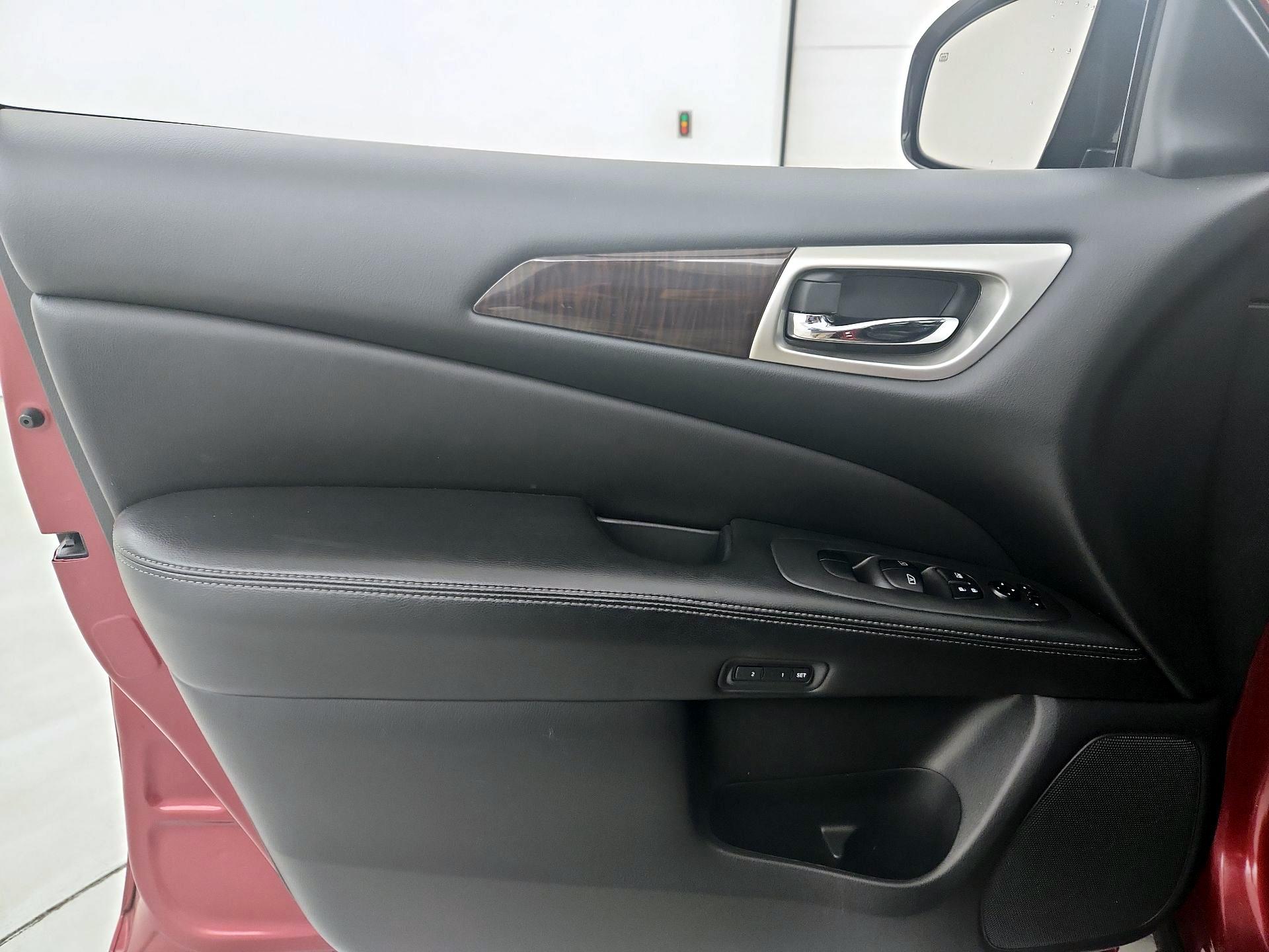 Thumbnail: 2014 Nissan Pathfinder - 12