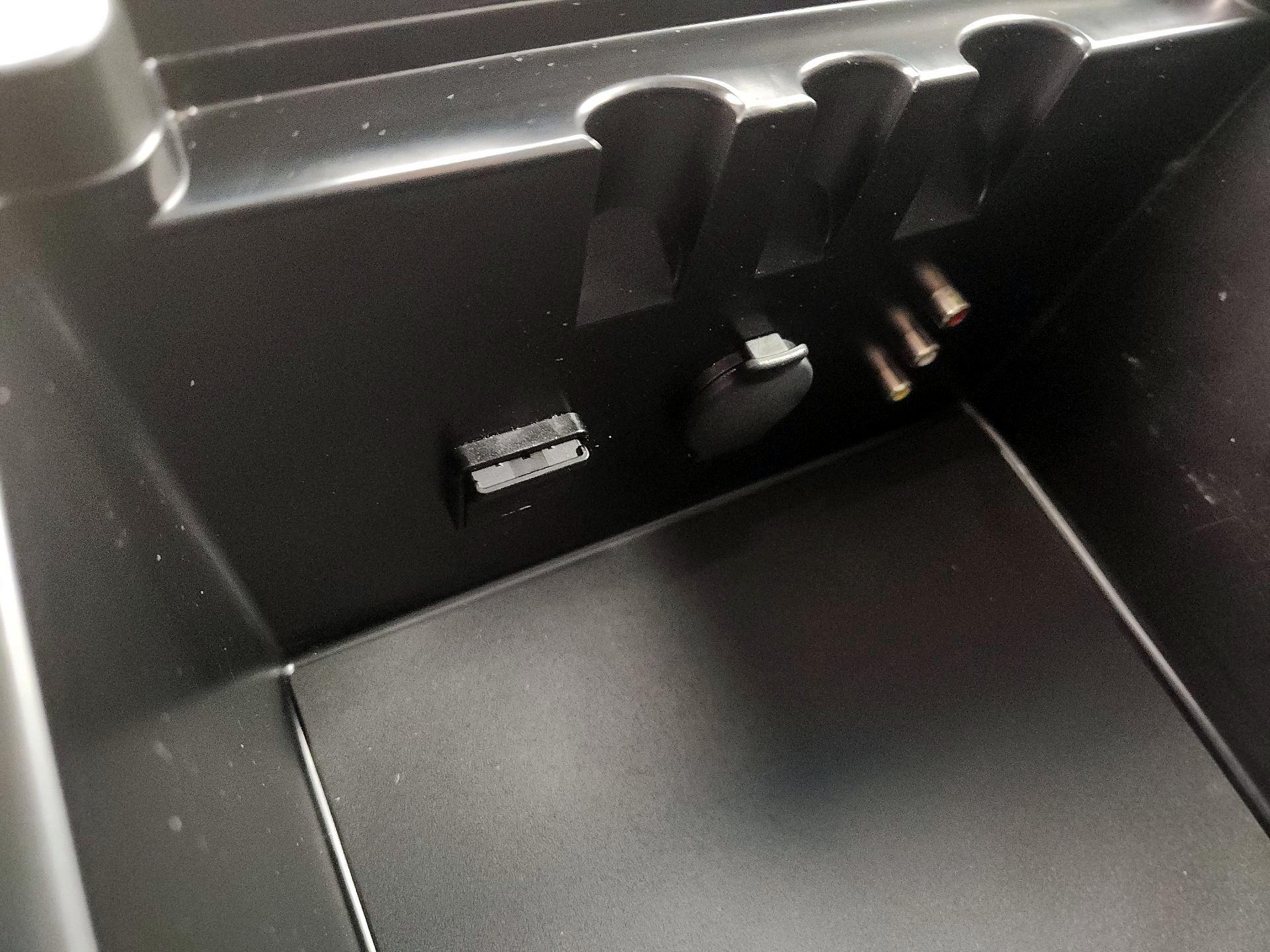 Thumbnail: 2014 Nissan Pathfinder - 18