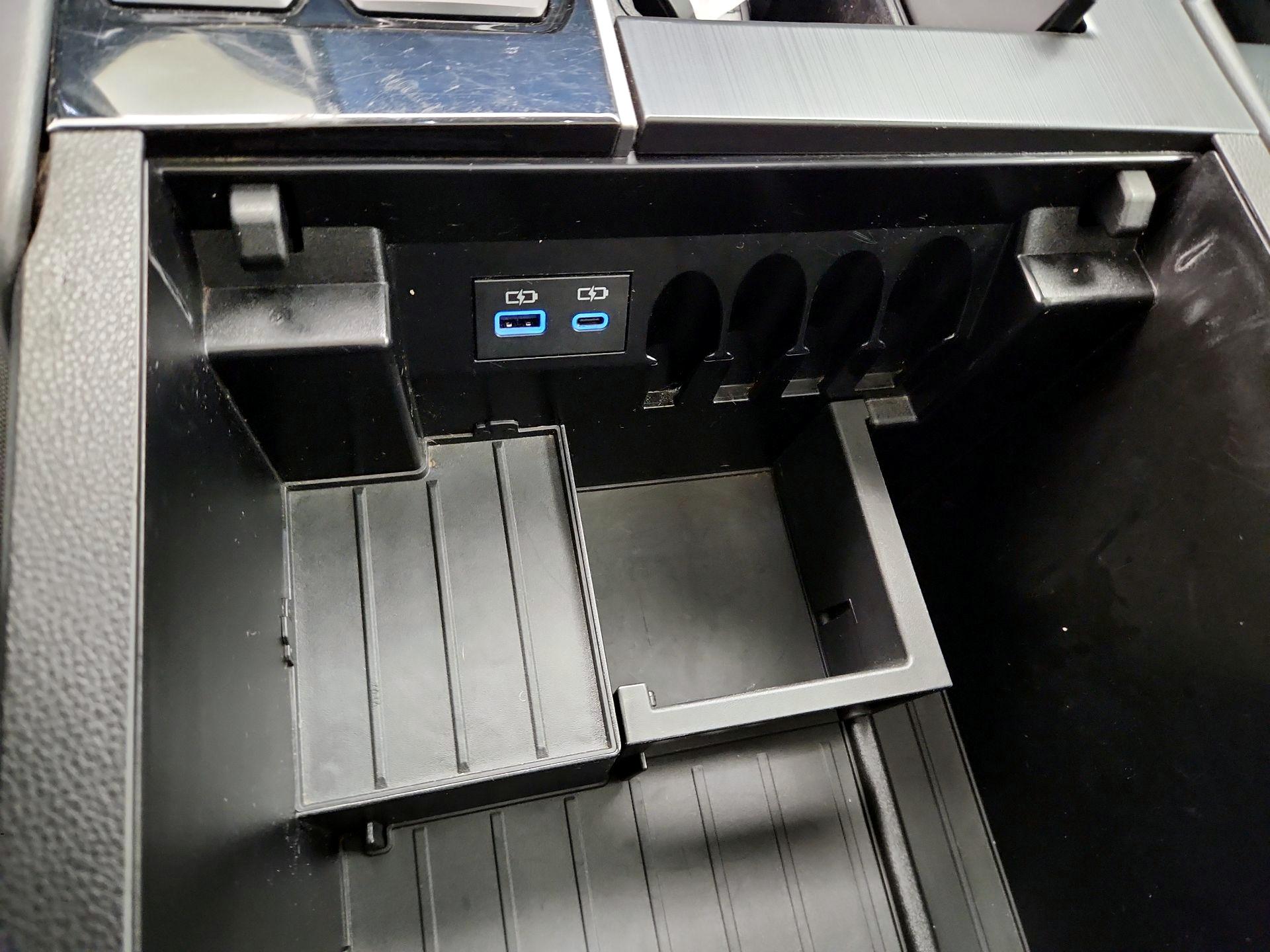 Thumbnail: 2022 Toyota Tundra - 18