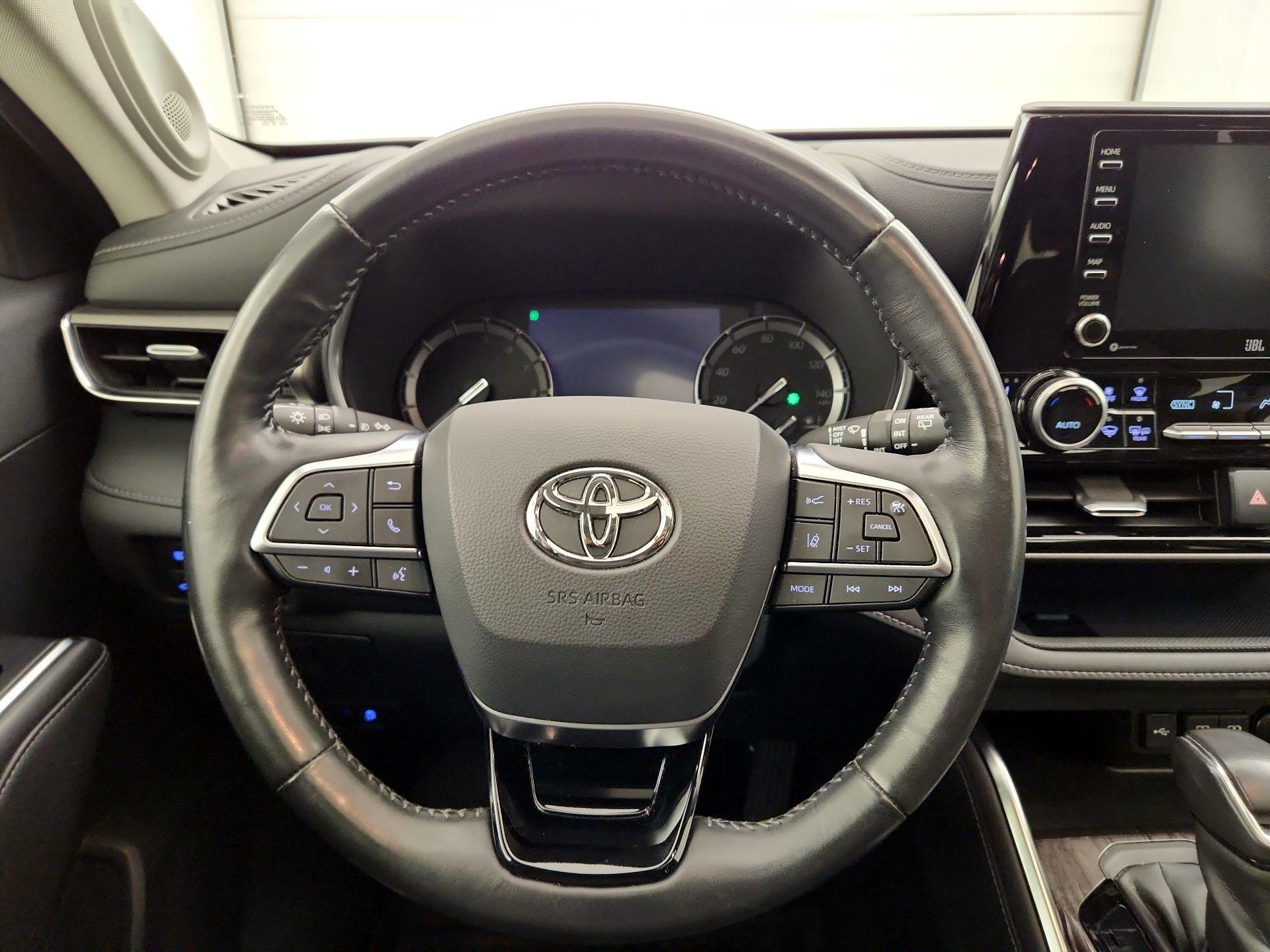 Thumbnail: 2020 Toyota Highlander - 10