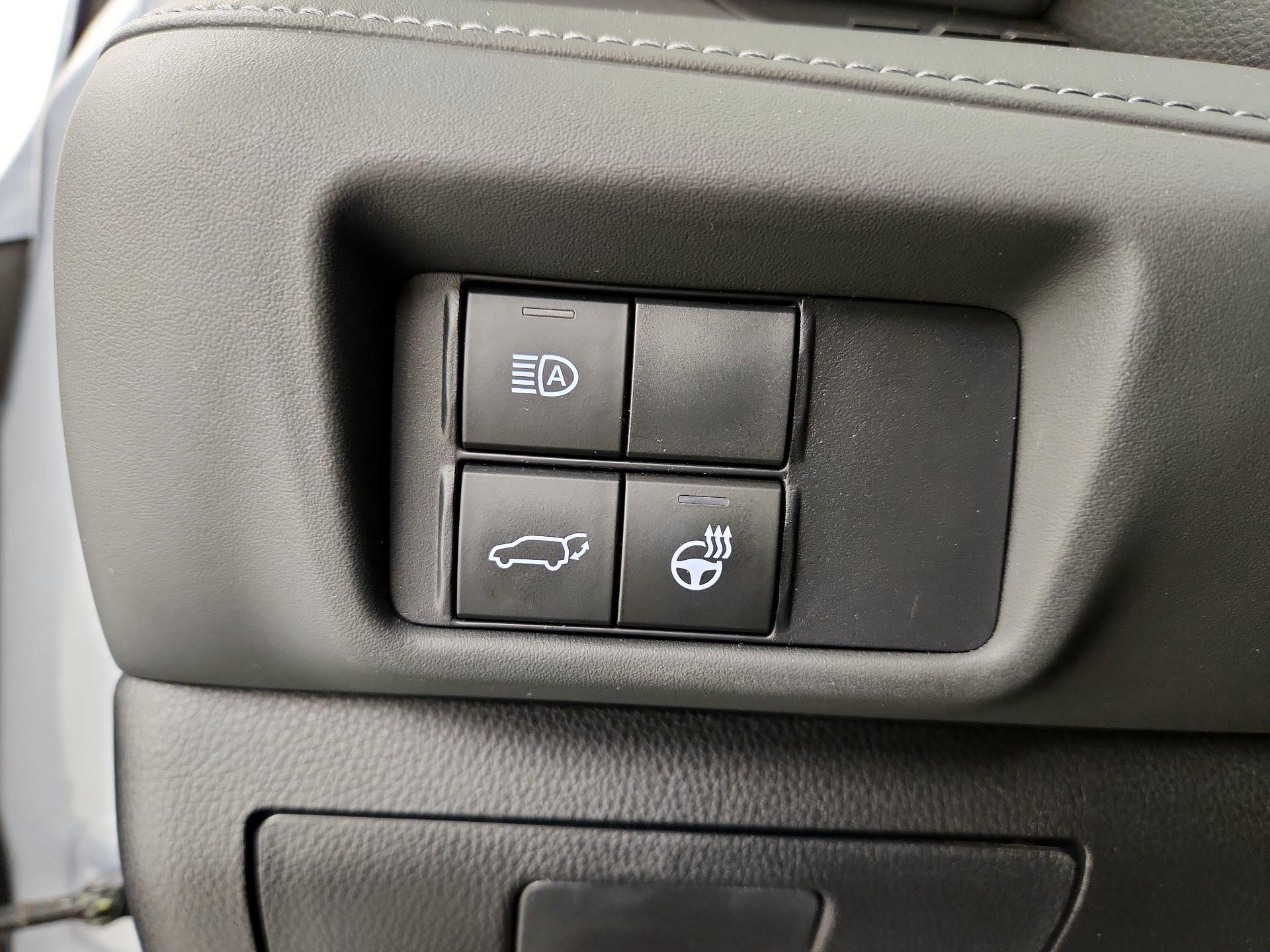 Thumbnail: 2020 Toyota Highlander - 13