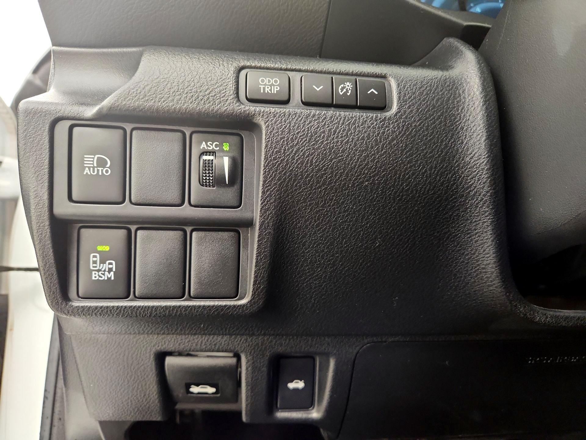 Thumbnail: 2018 Lexus IS - 13