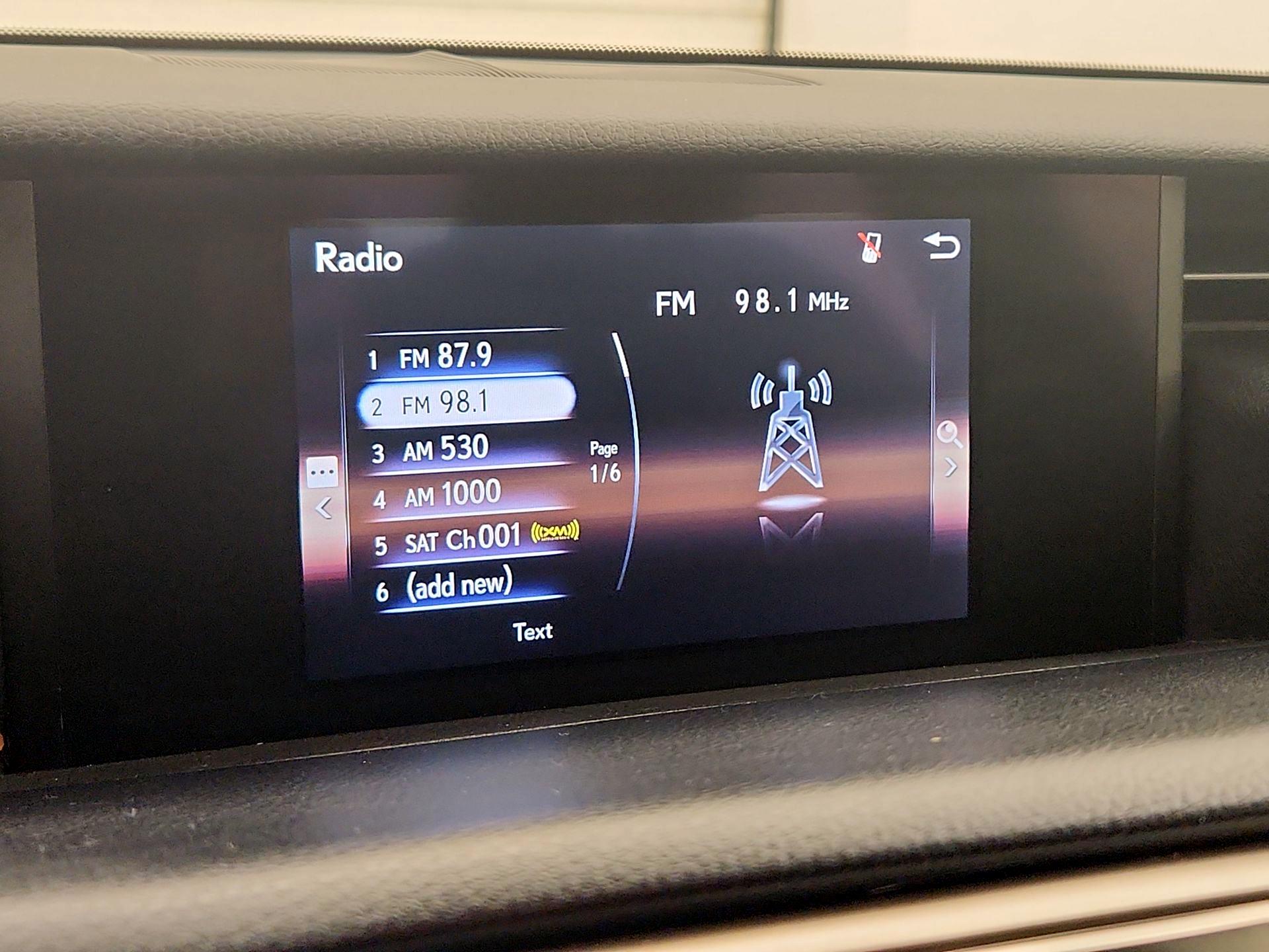 Thumbnail: 2018 Lexus IS - 15