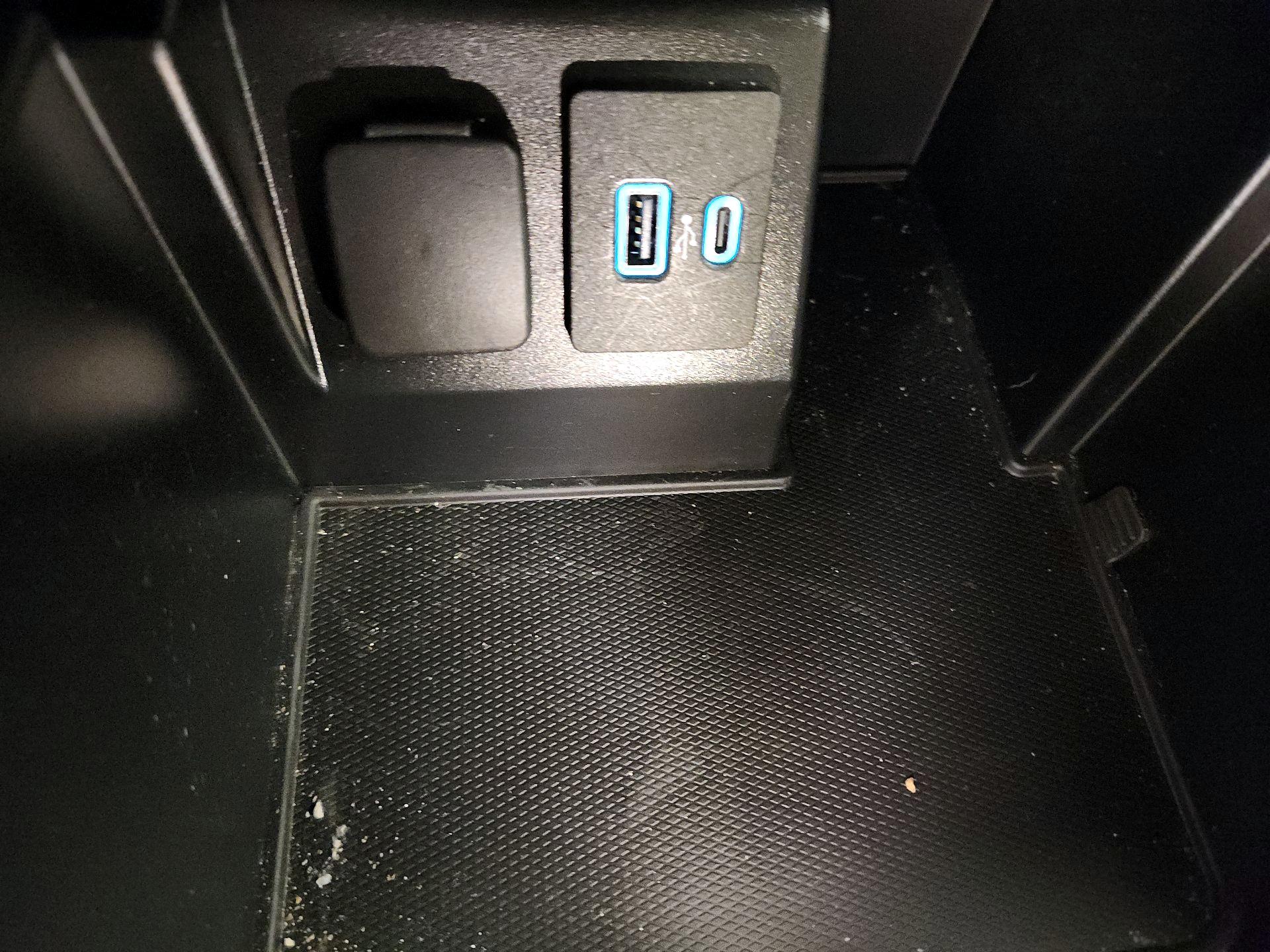 Thumbnail: 2020 Ford Explorer - 18