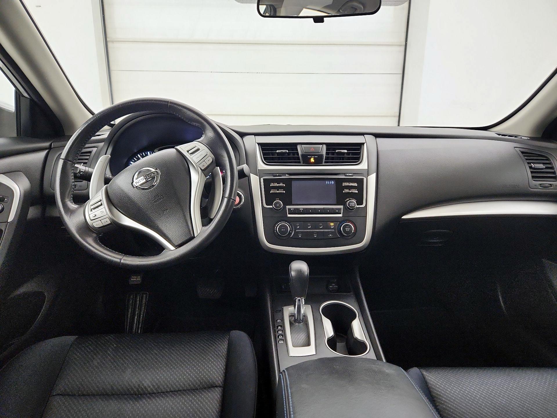 Thumbnail: 2016 Nissan Altima - 9