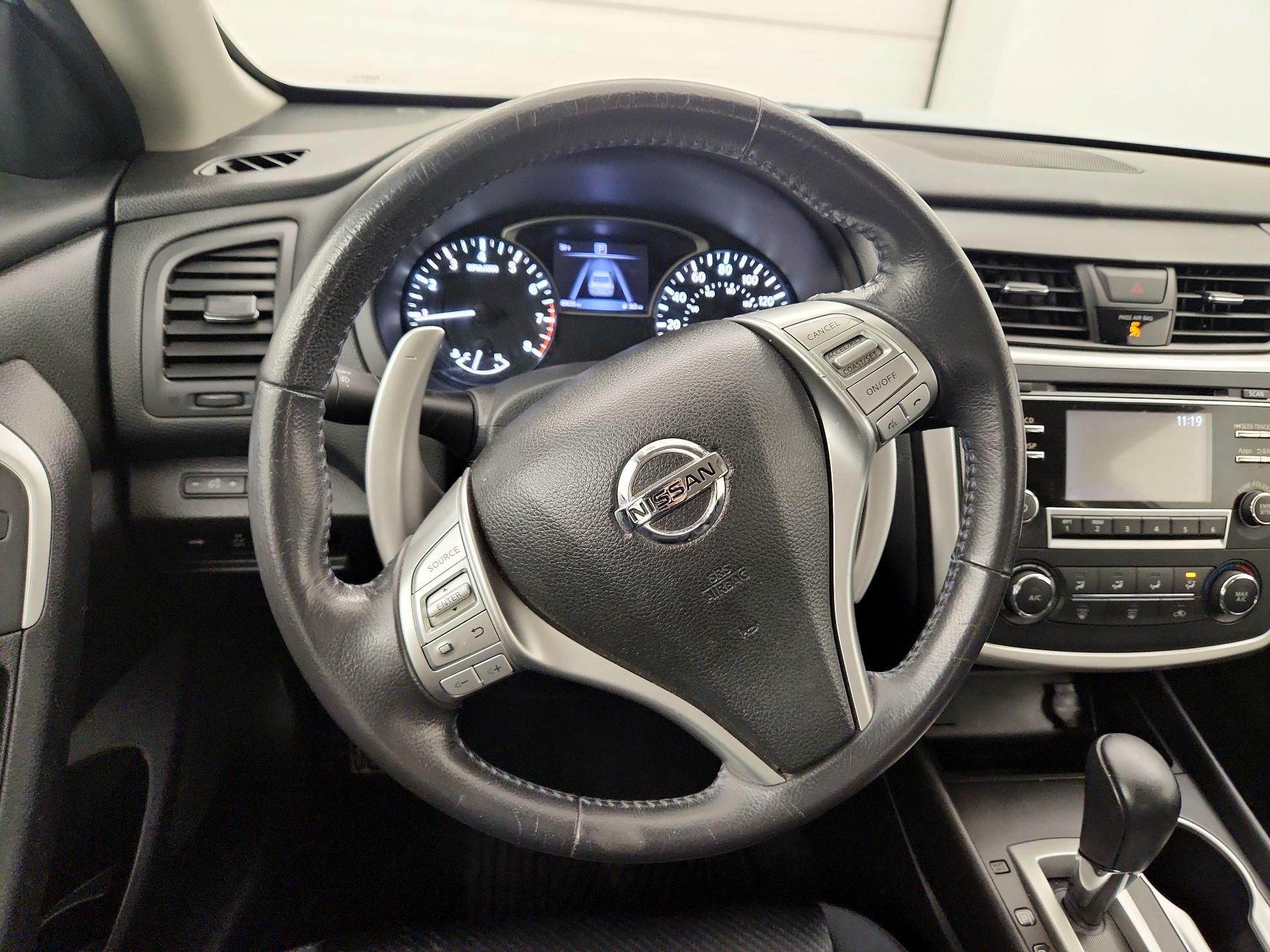 Thumbnail: 2016 Nissan Altima - 10