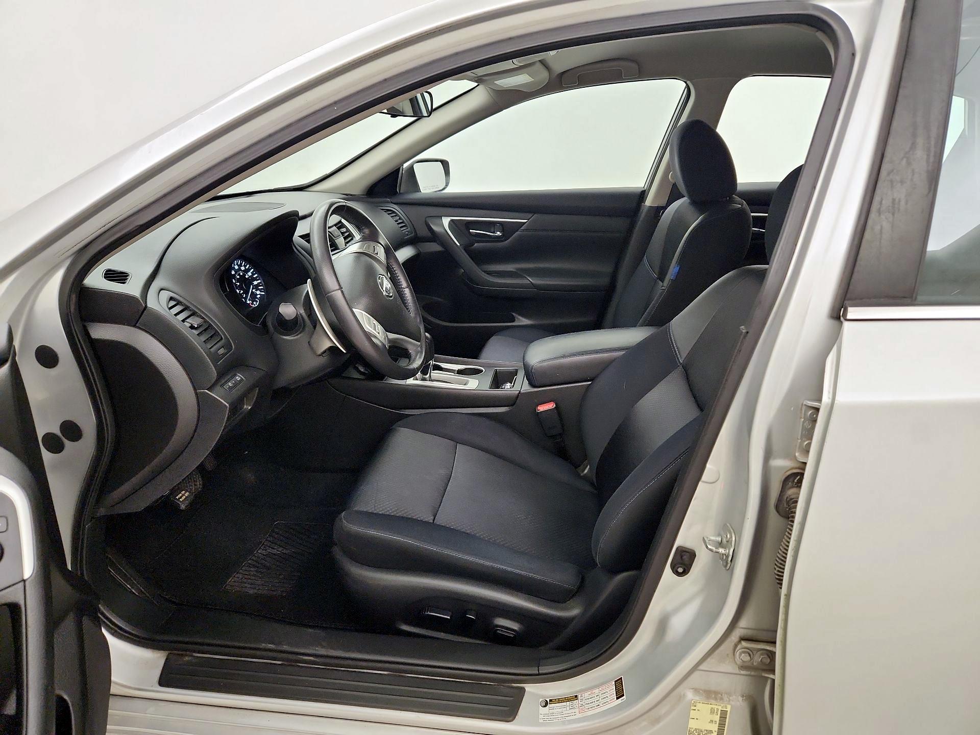 Thumbnail: 2016 Nissan Altima - 11