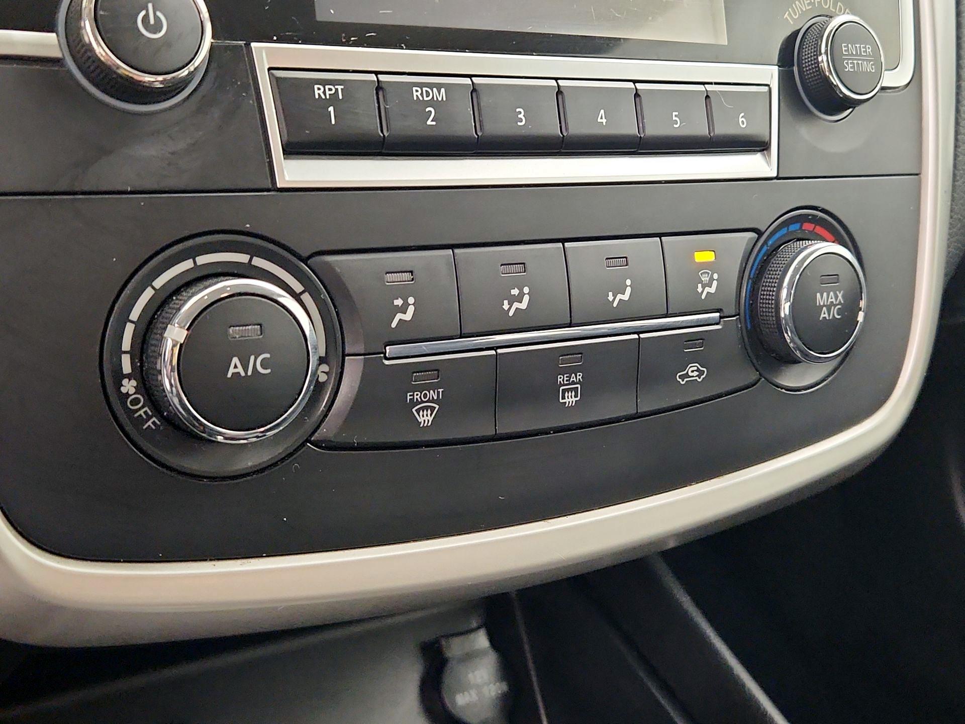 Thumbnail: 2016 Nissan Altima - 16