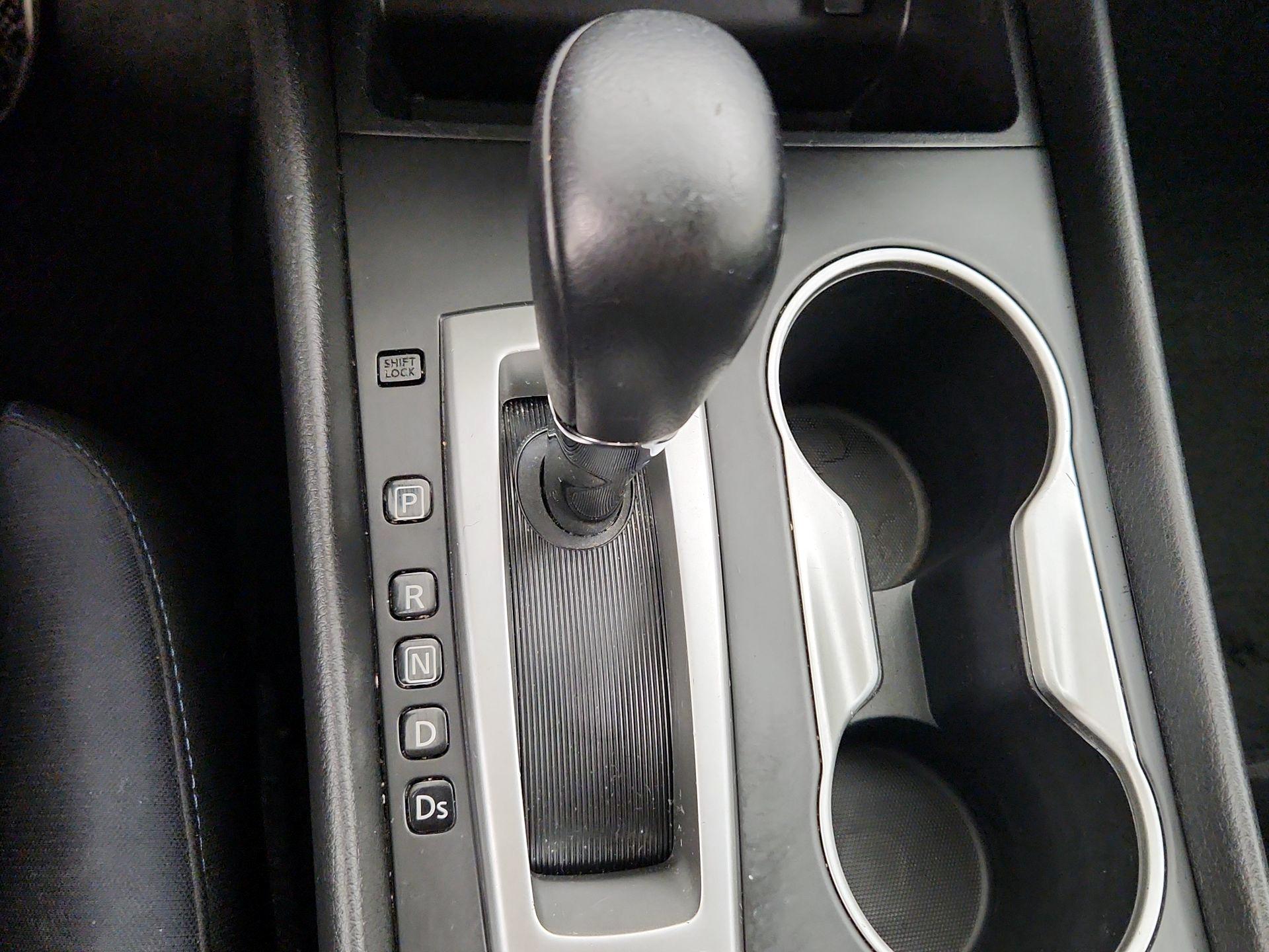 Thumbnail: 2016 Nissan Altima - 17