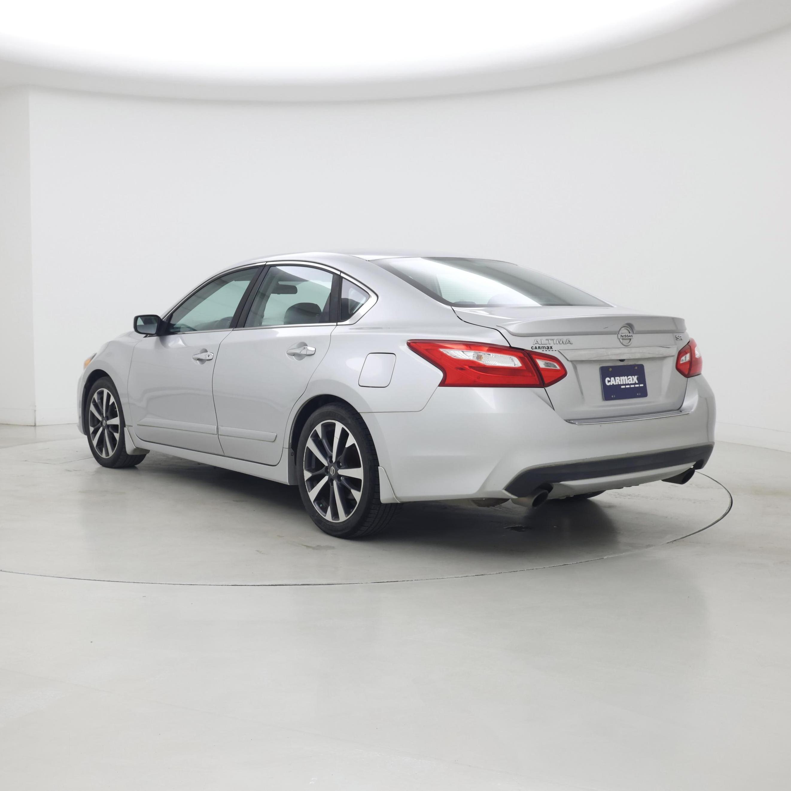 Thumbnail: 2016 Nissan Altima - 2