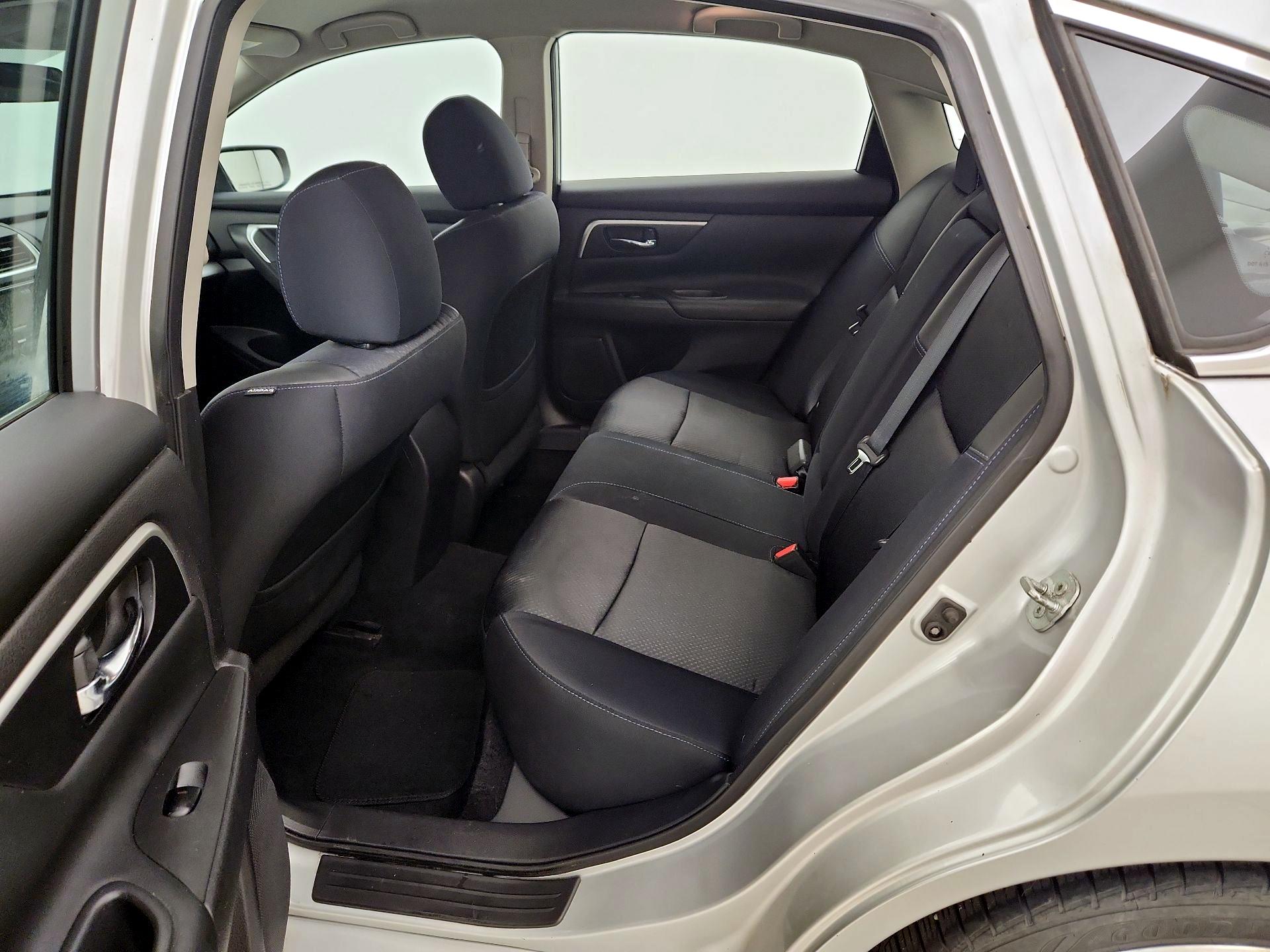 Thumbnail: 2016 Nissan Altima - 19