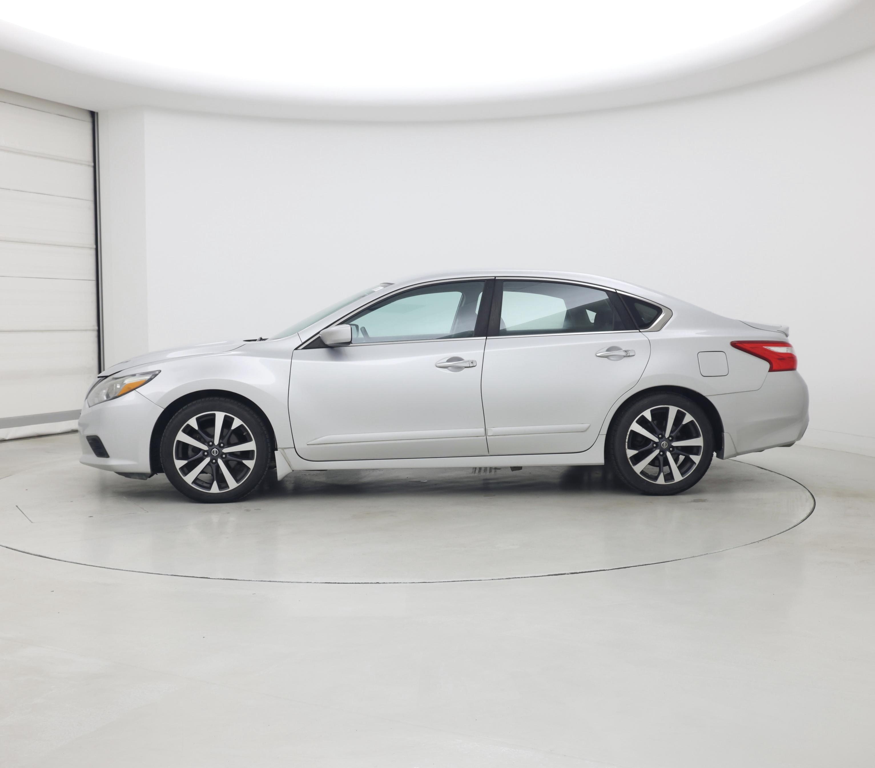 Thumbnail: 2016 Nissan Altima - 3