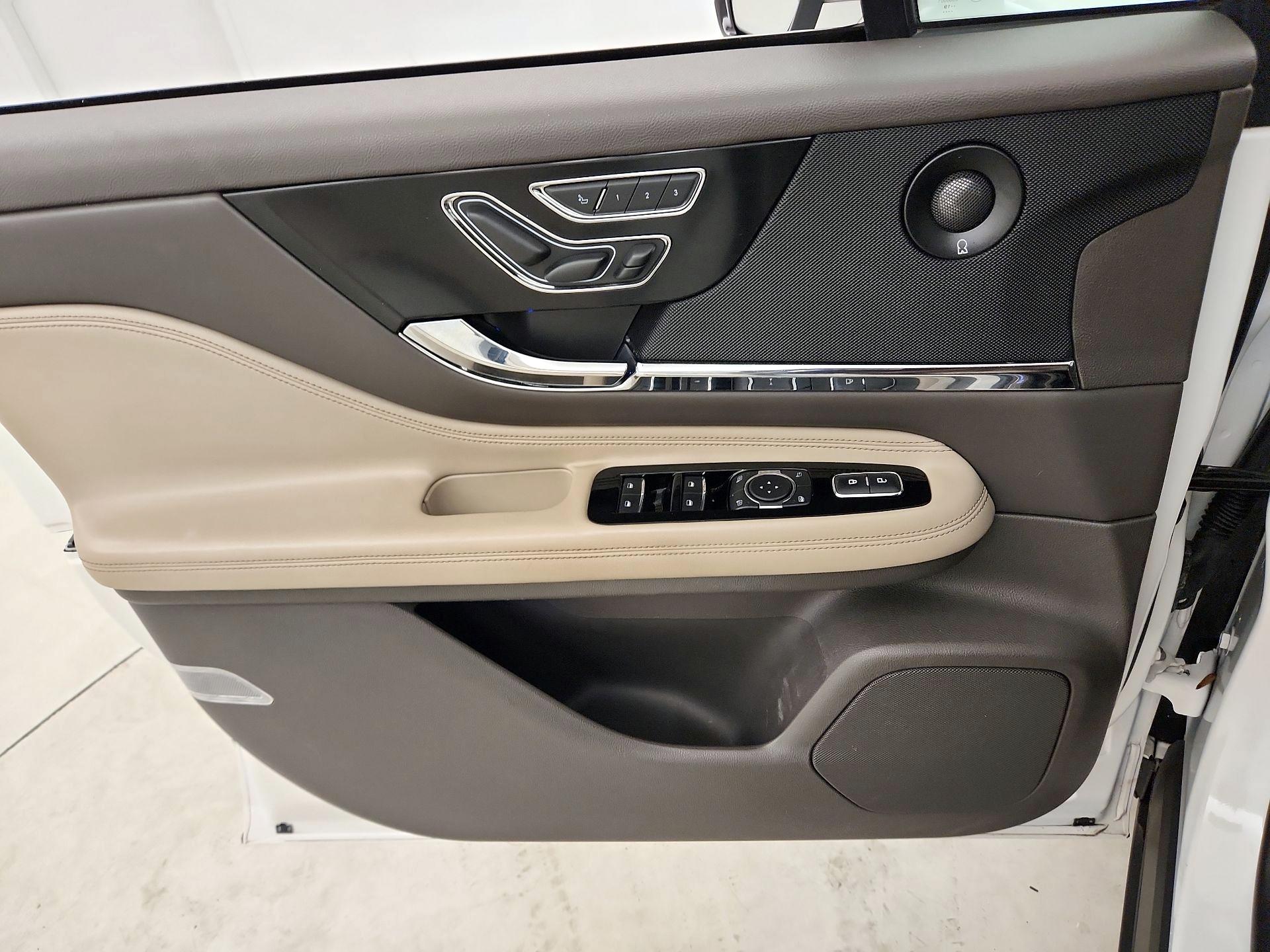 Thumbnail: 2020 Lincoln Corsair - 12