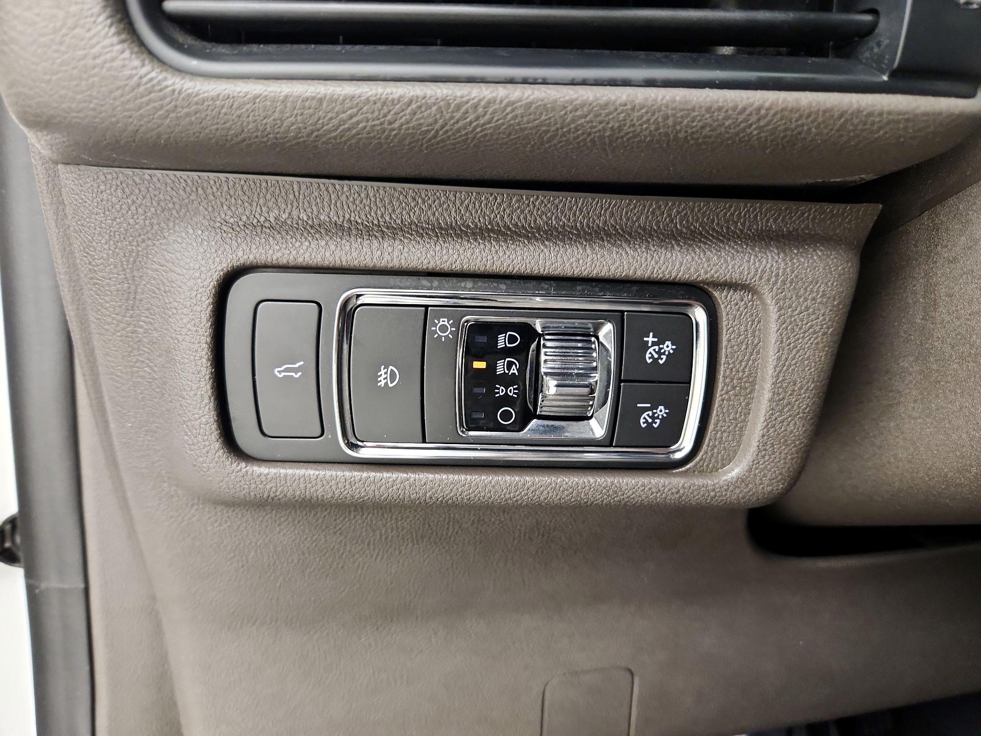 Thumbnail: 2020 Lincoln Corsair - 13