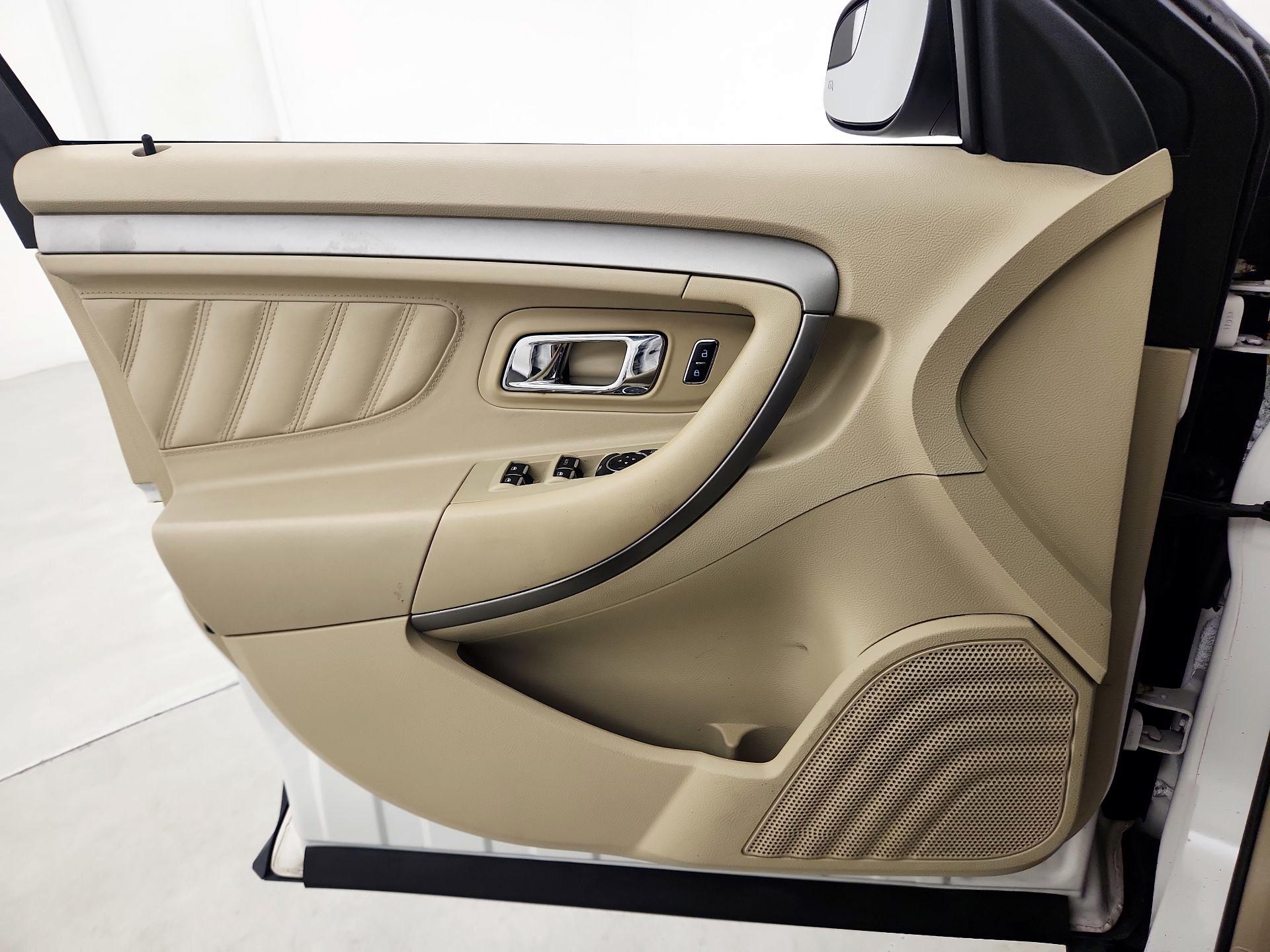 Thumbnail: 2015 Ford Taurus - 12