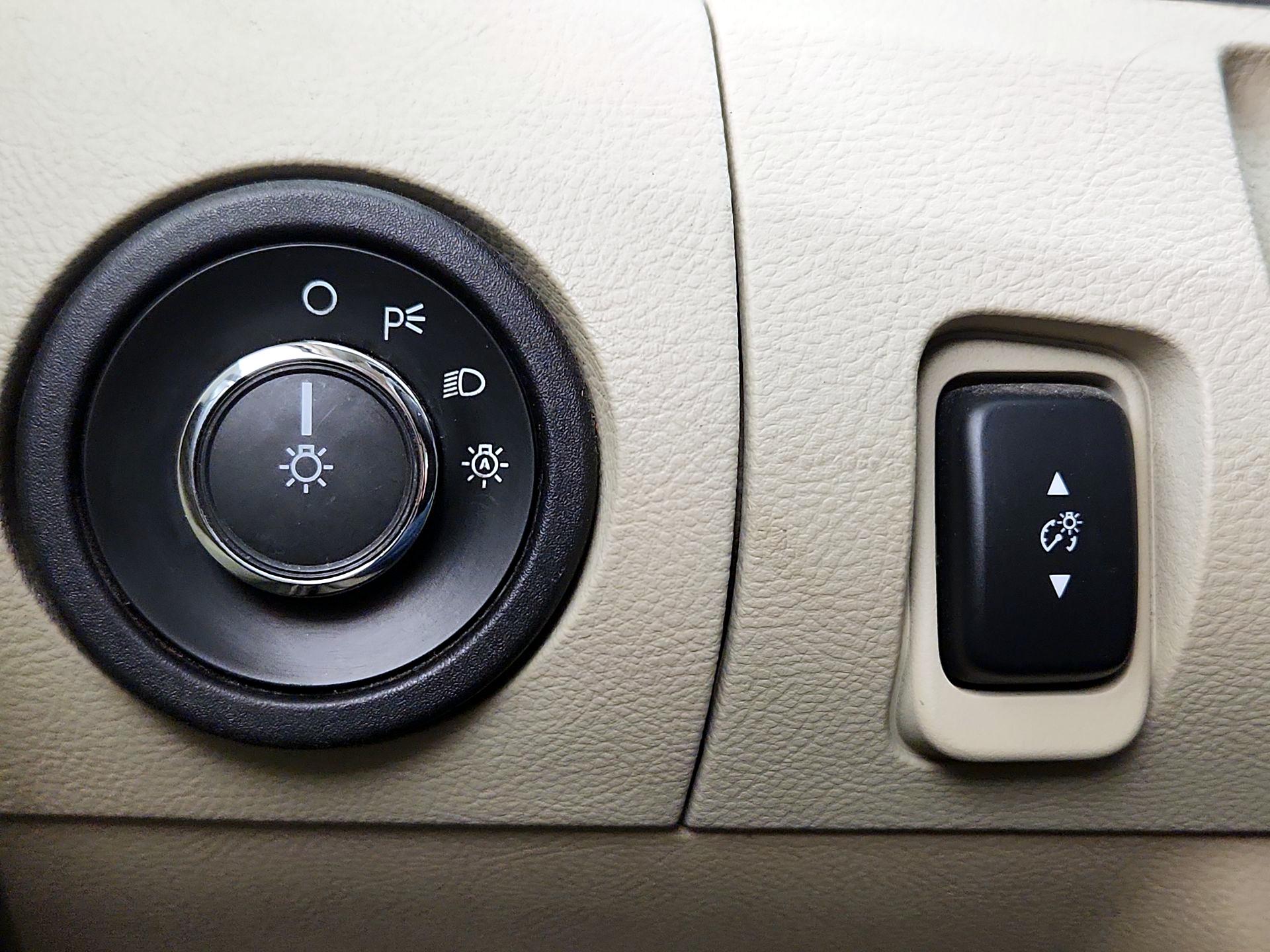 Thumbnail: 2015 Ford Taurus - 13