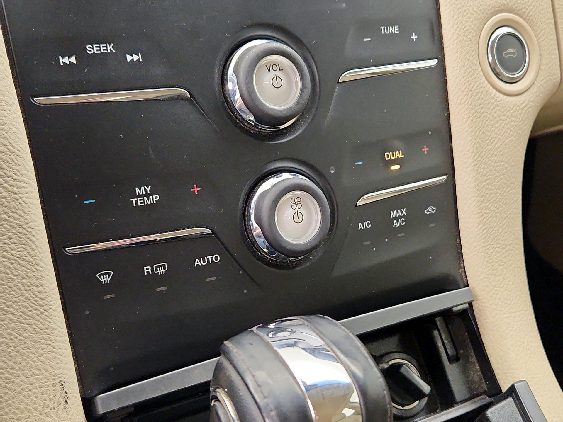 Thumbnail: 2015 Ford Taurus - 16