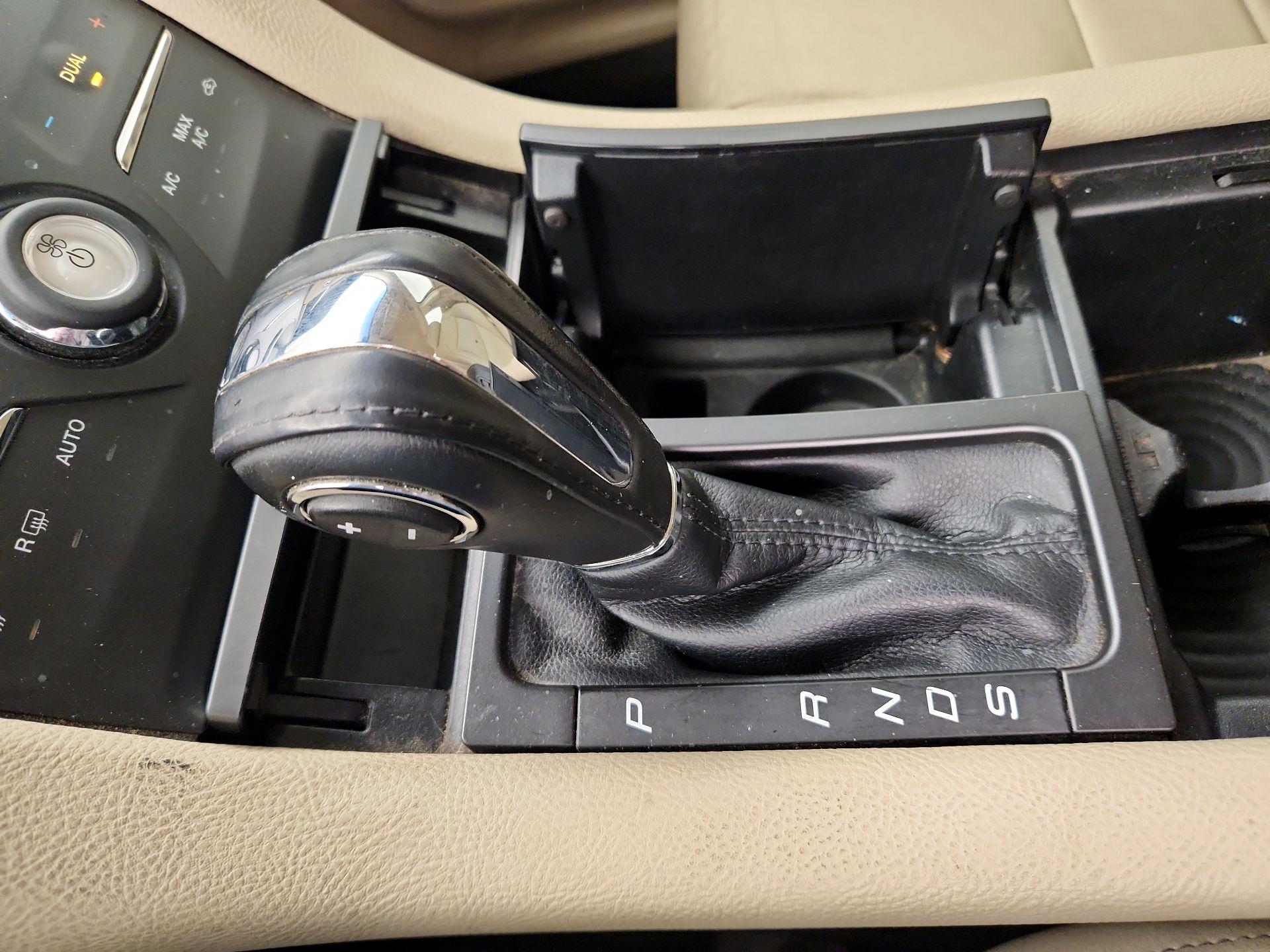 Thumbnail: 2015 Ford Taurus - 17