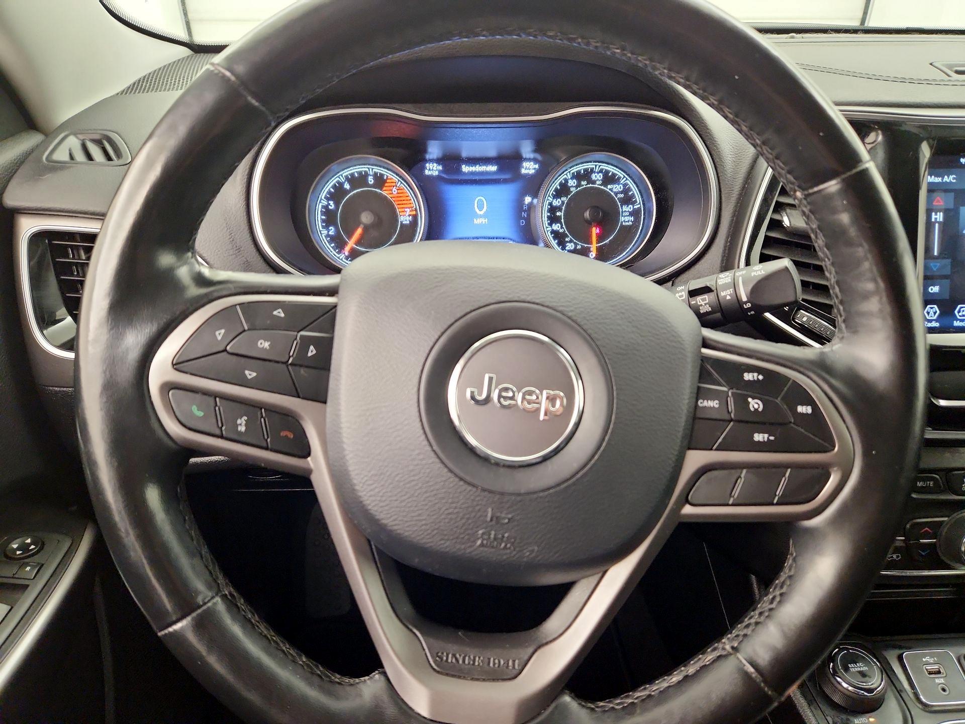 Thumbnail: 2020 Jeep Cherokee - 10