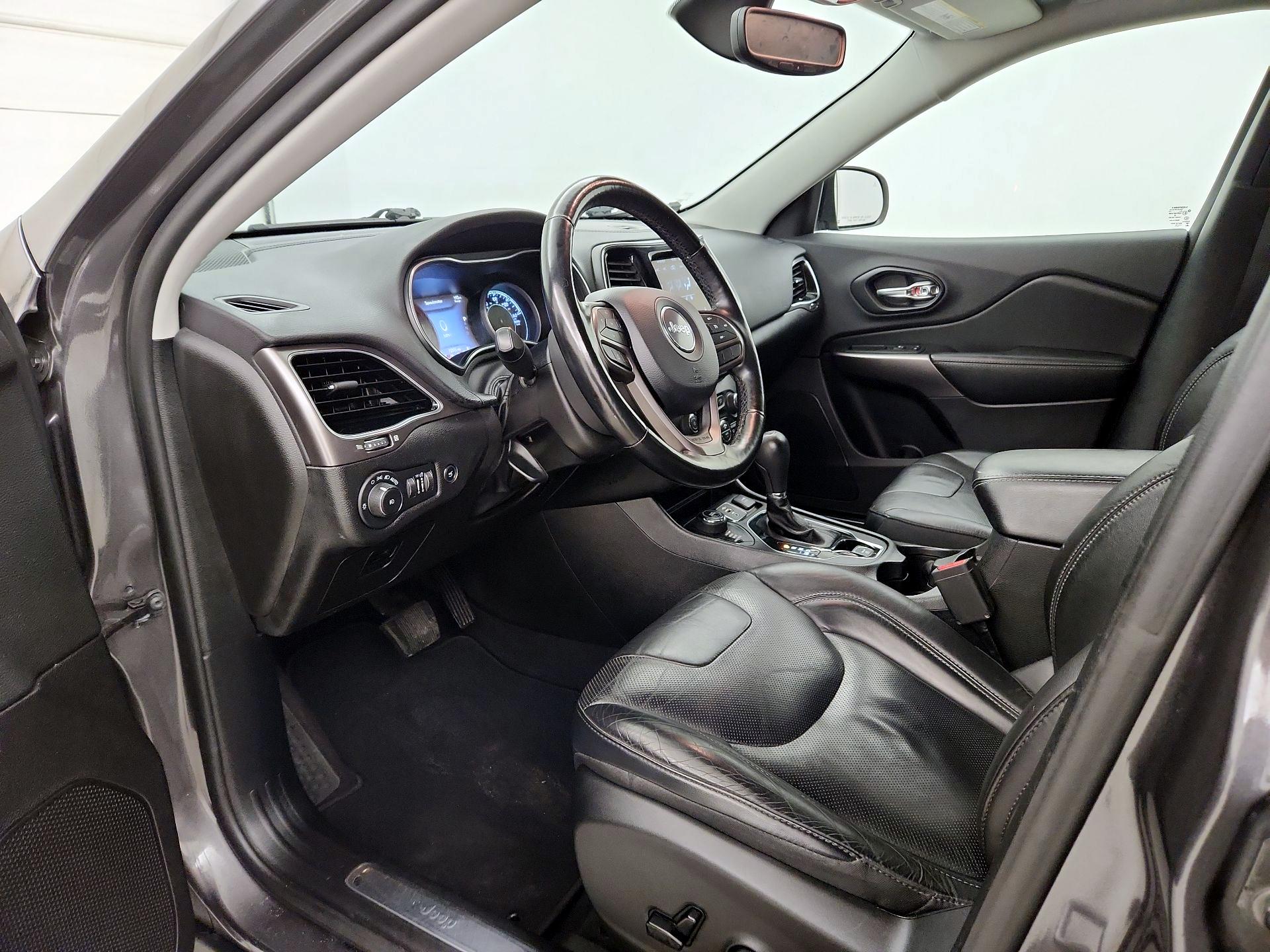 Thumbnail: 2020 Jeep Cherokee - 11