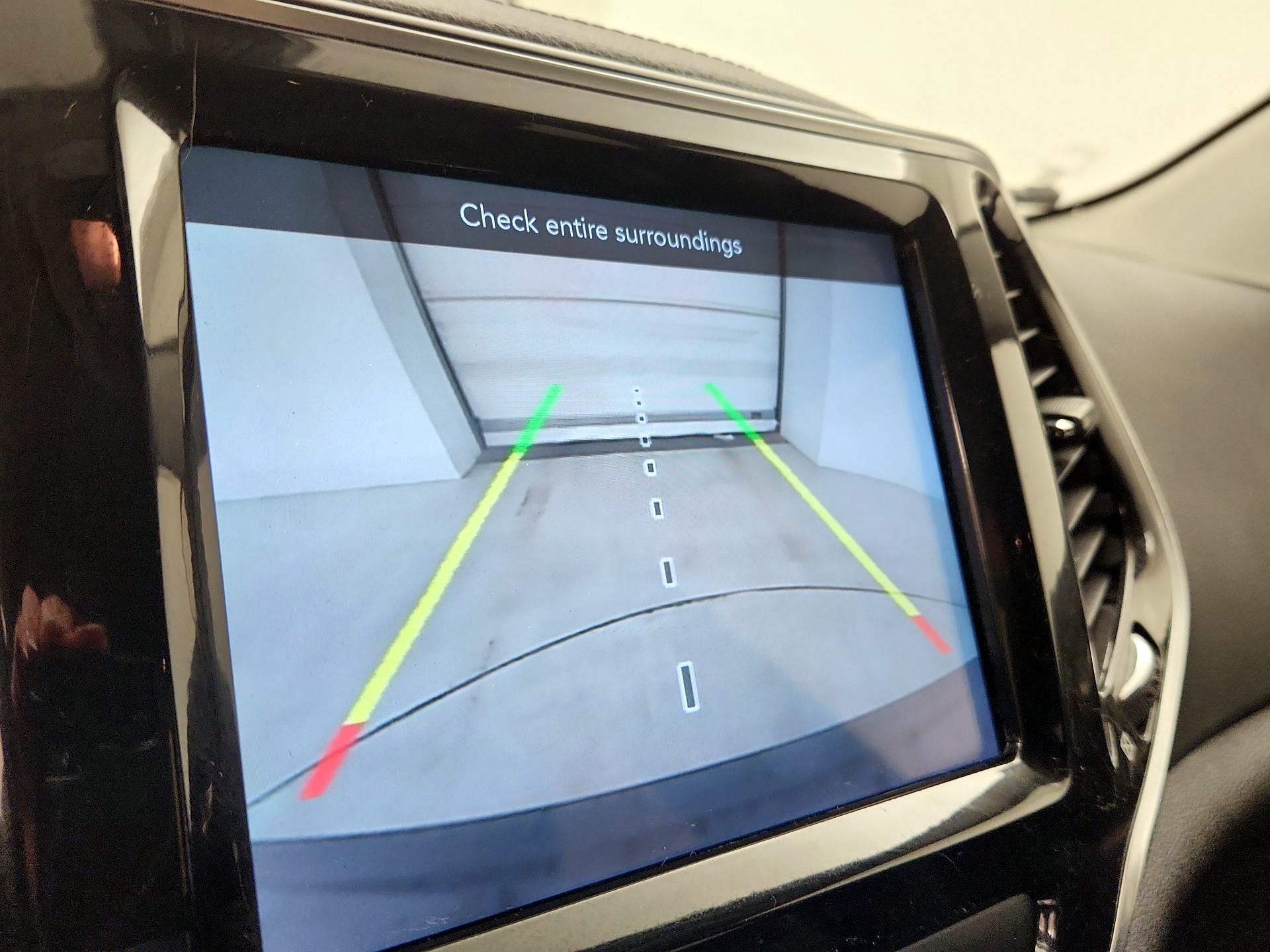 Thumbnail: 2020 Jeep Cherokee - 14