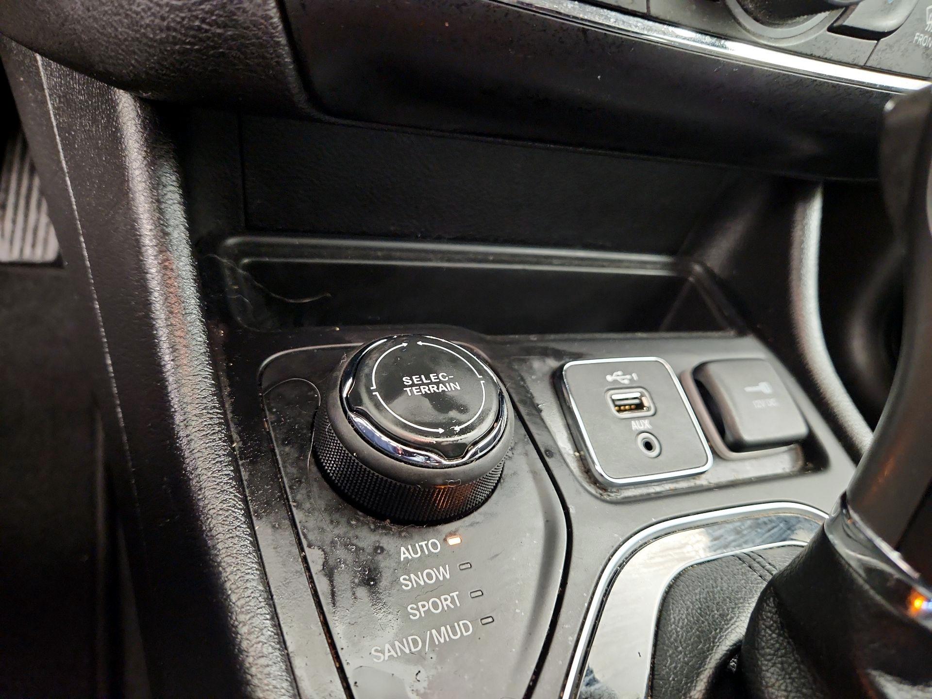 Thumbnail: 2020 Jeep Cherokee - 18