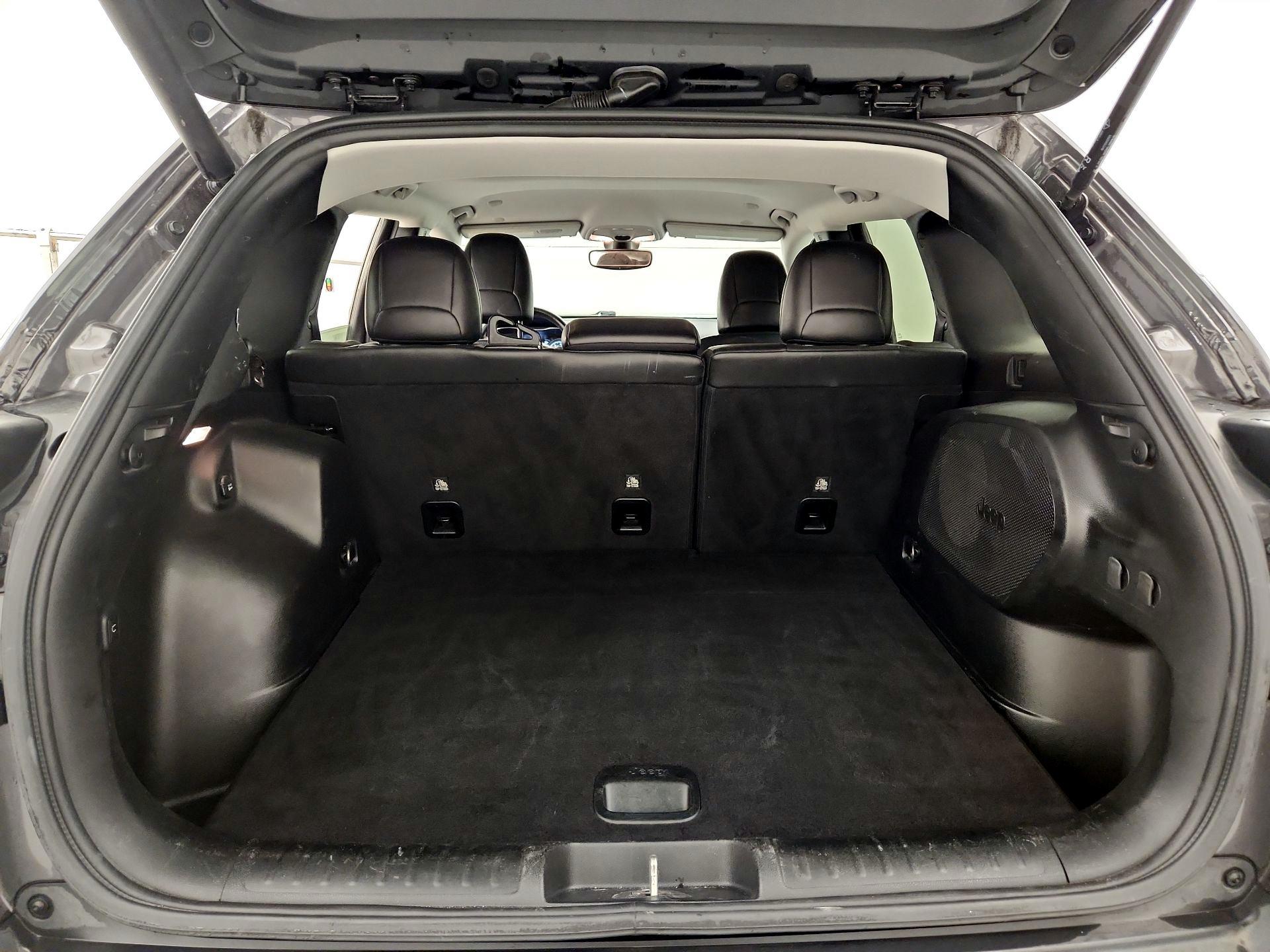 Thumbnail: 2020 Jeep Cherokee - 20