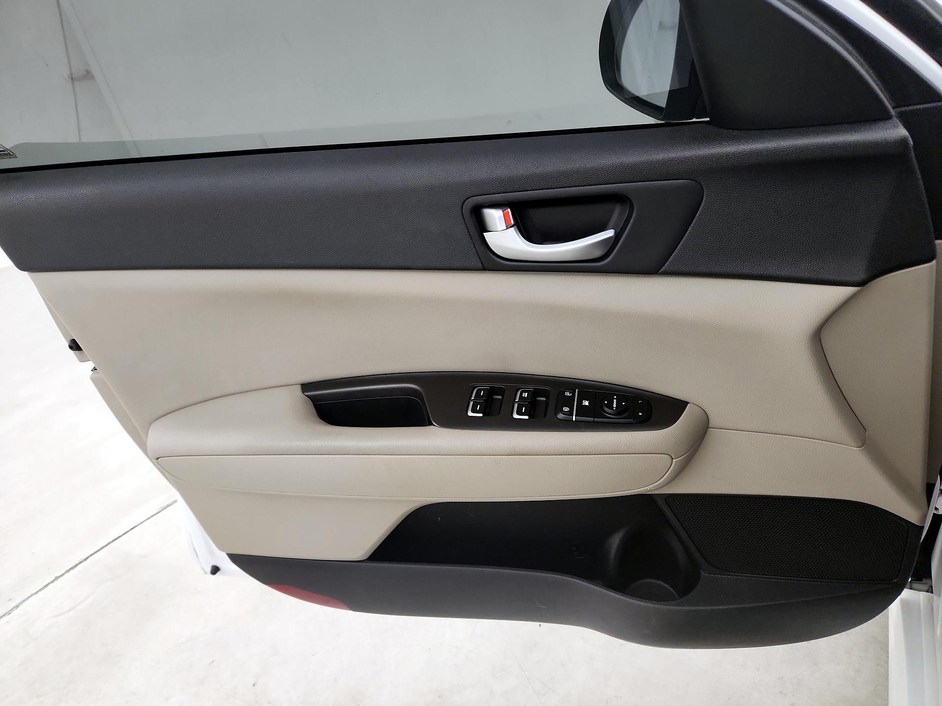 Thumbnail: 2017 Kia Optima - 12