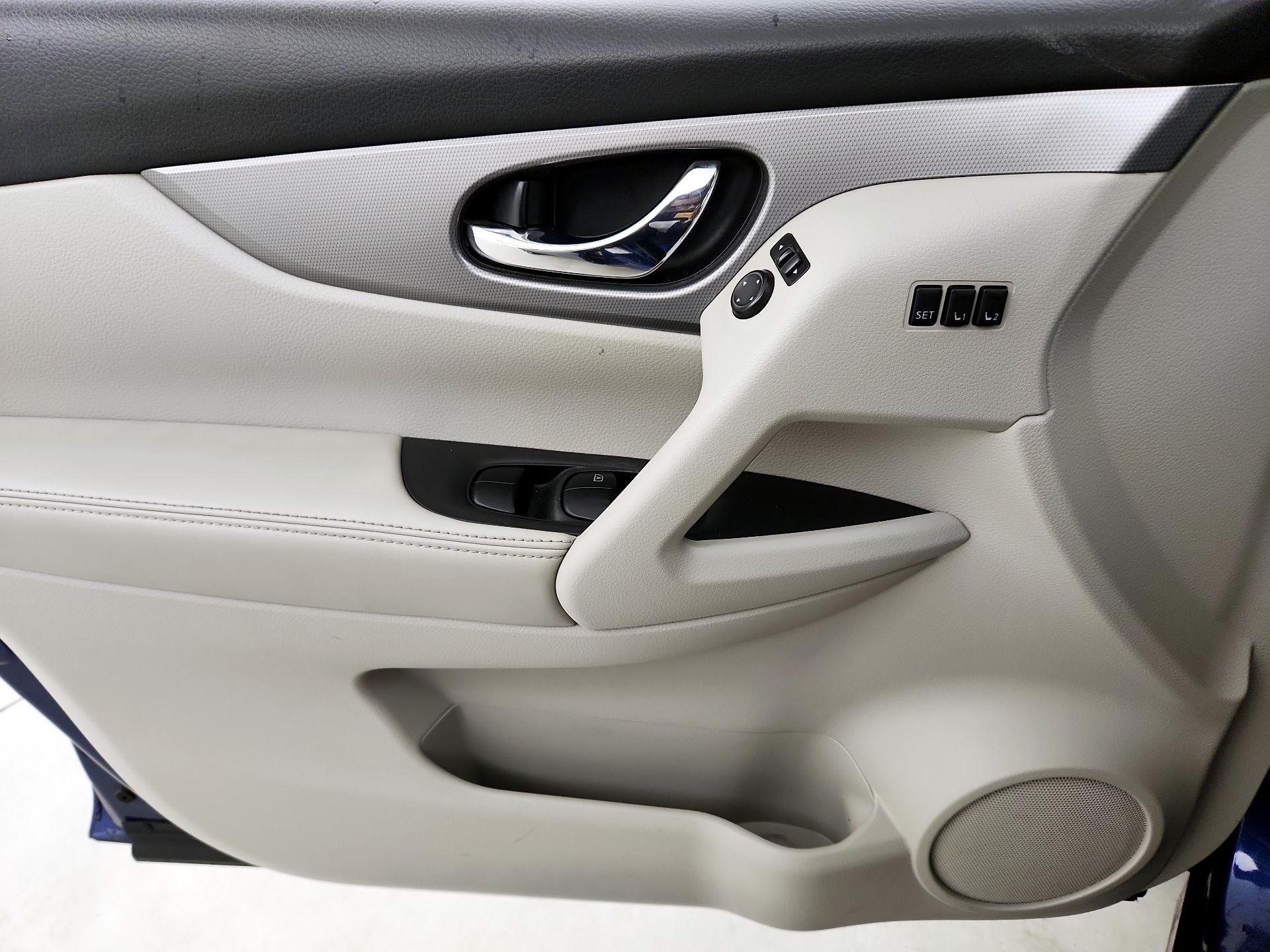 Thumbnail: 2020 Nissan Rogue Sport - 12