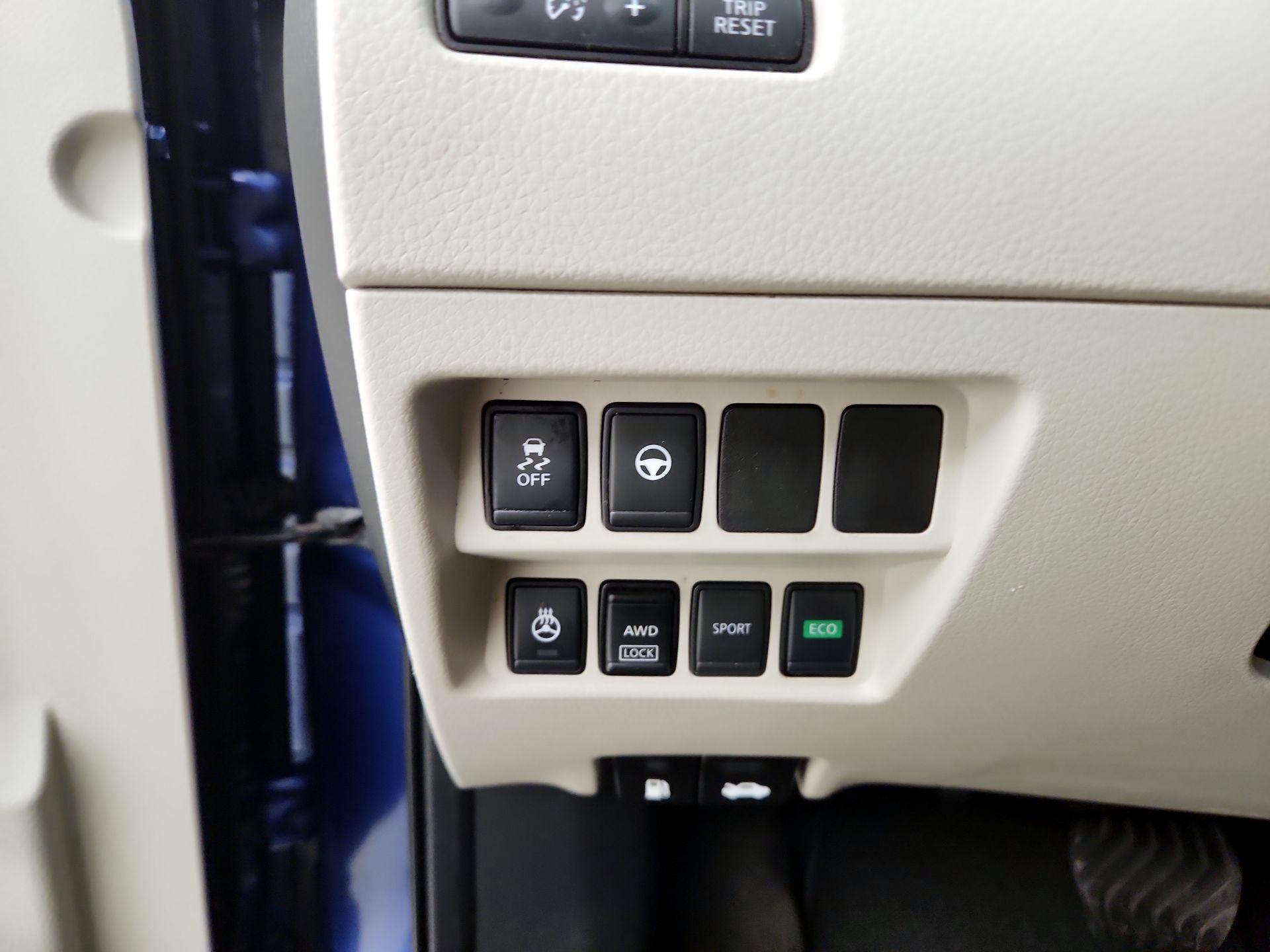 Thumbnail: 2020 Nissan Rogue Sport - 13