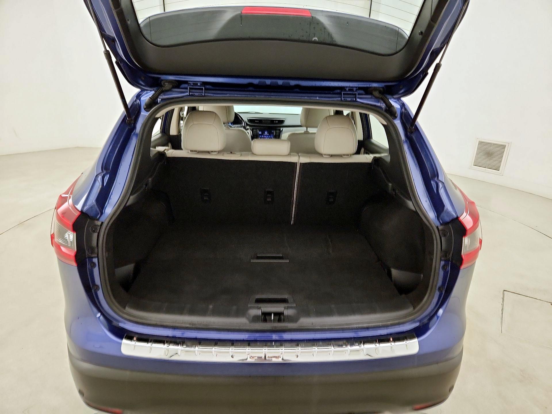 Thumbnail: 2020 Nissan Rogue Sport - 20