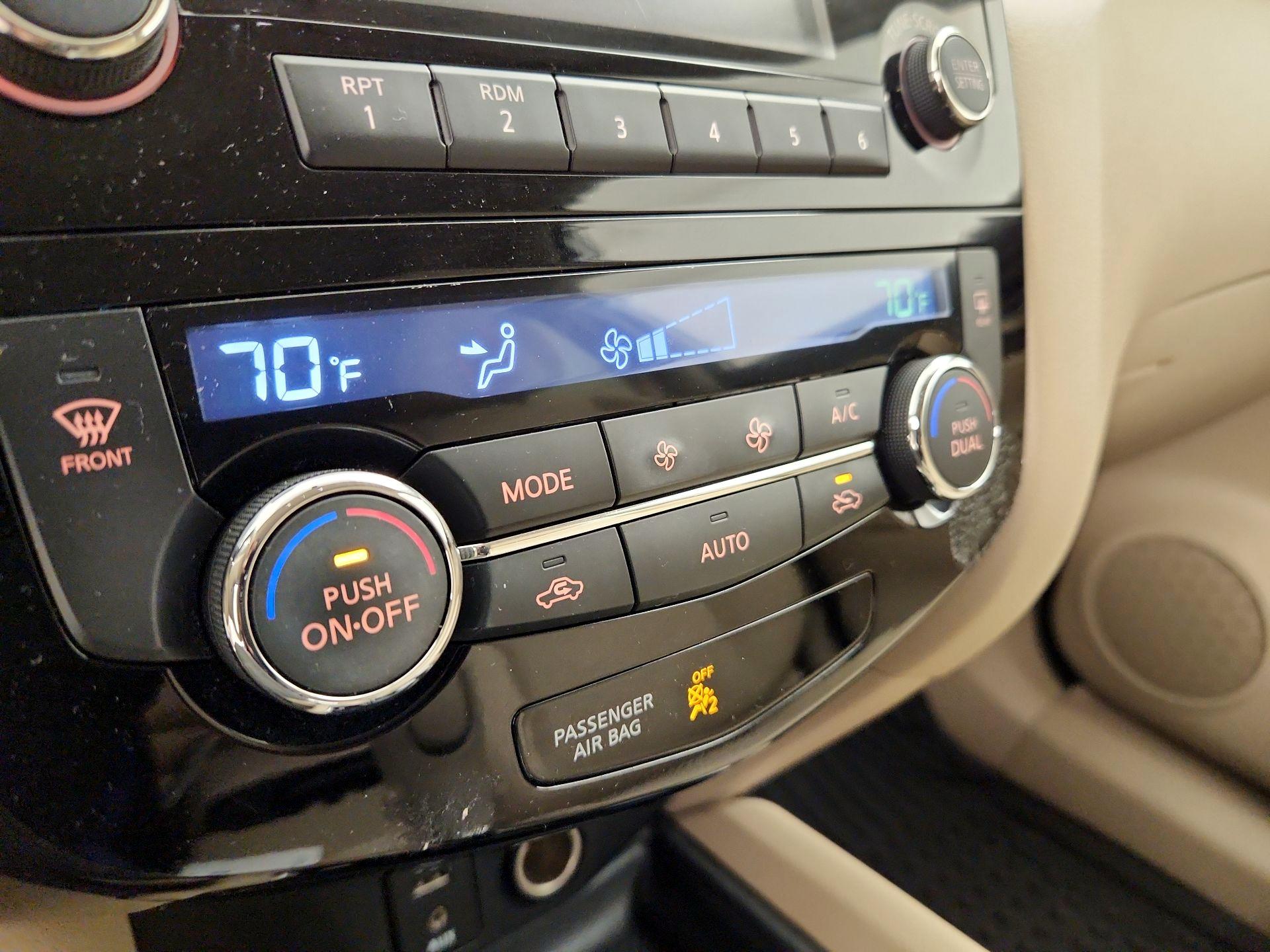 Thumbnail: 2015 Nissan Rogue - 16