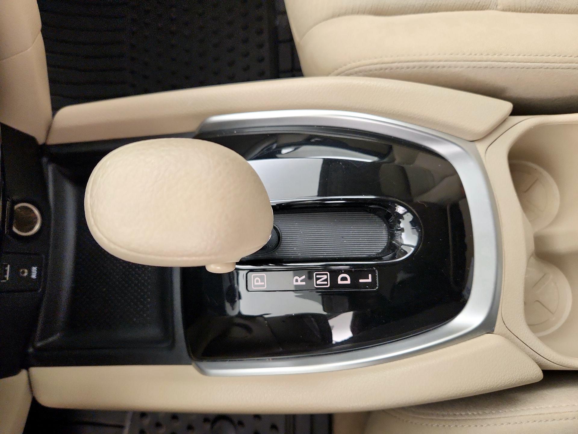 Thumbnail: 2015 Nissan Rogue - 17