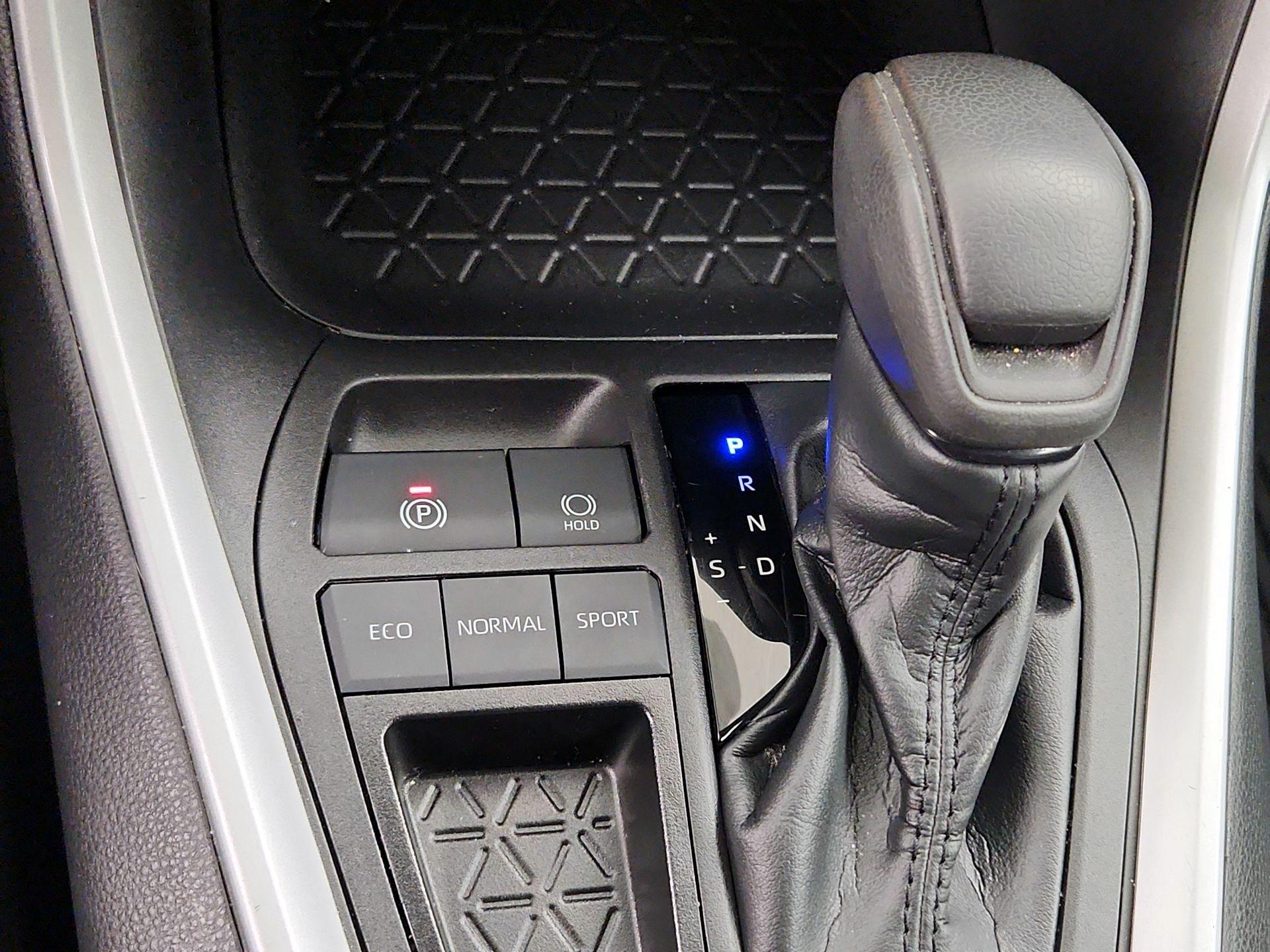 Thumbnail: 2023 Toyota RAV4 - 17