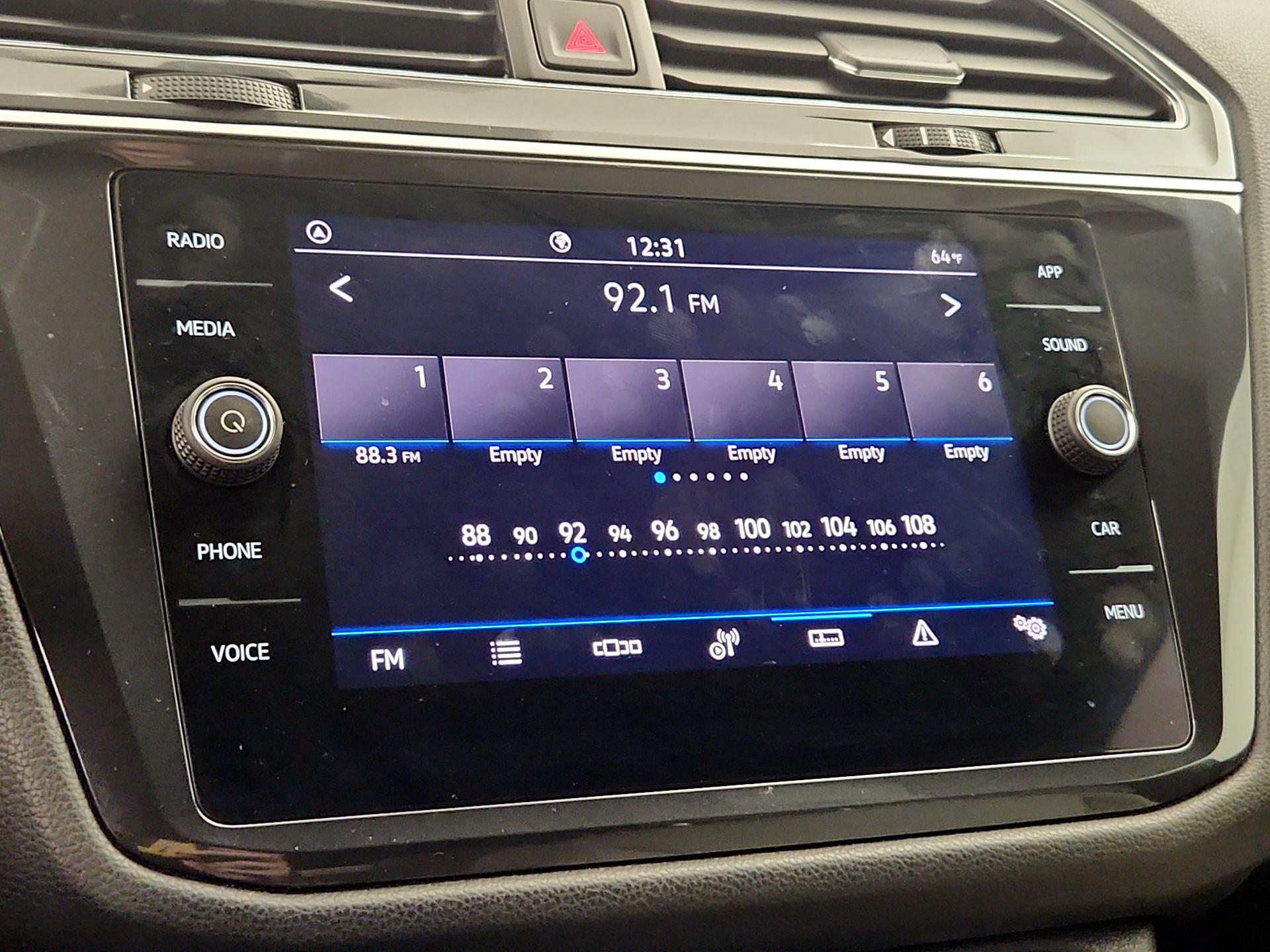 Thumbnail: 2021 Volkswagen Tiguan - 15