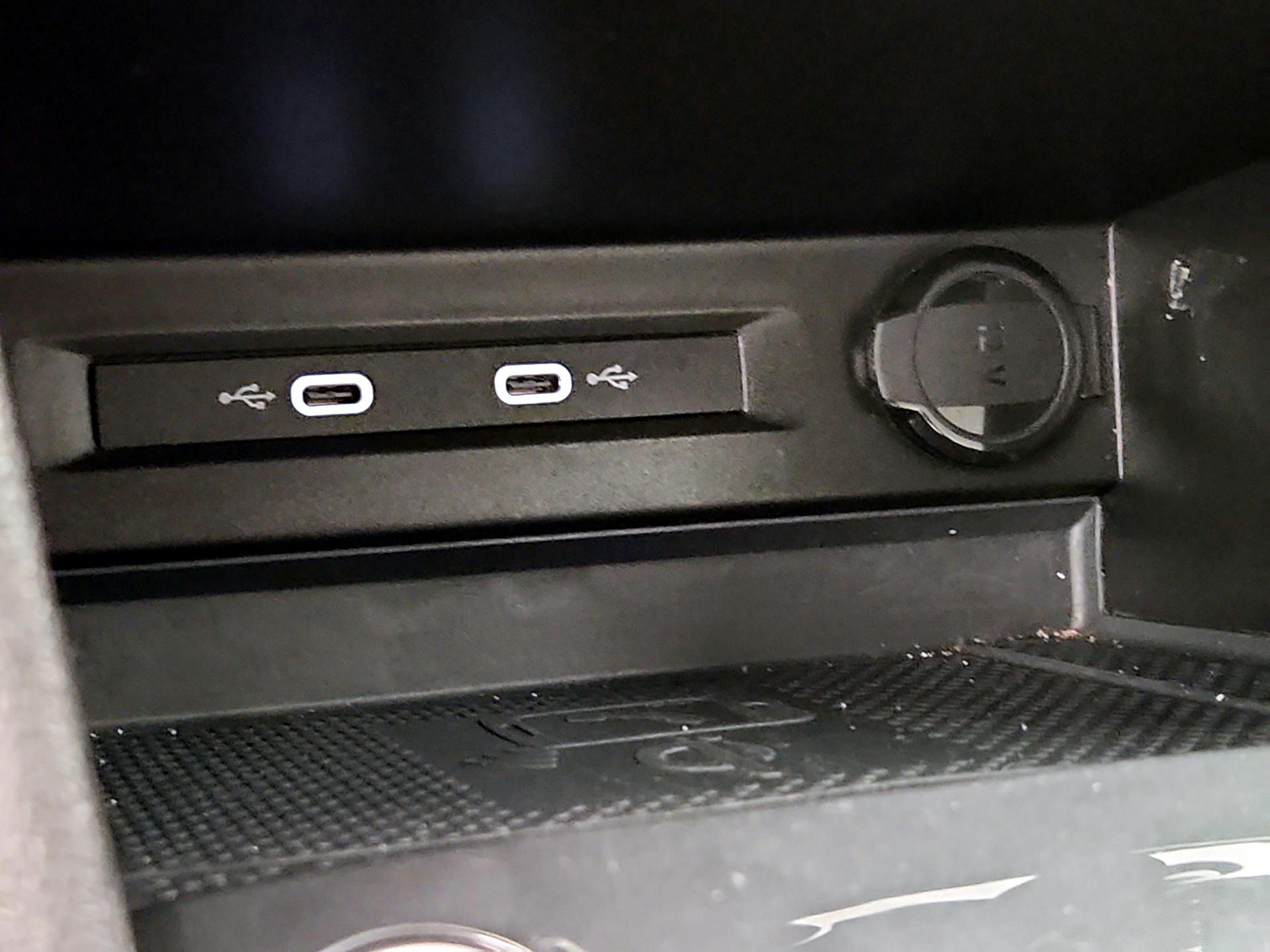 Thumbnail: 2021 Volkswagen Tiguan - 18