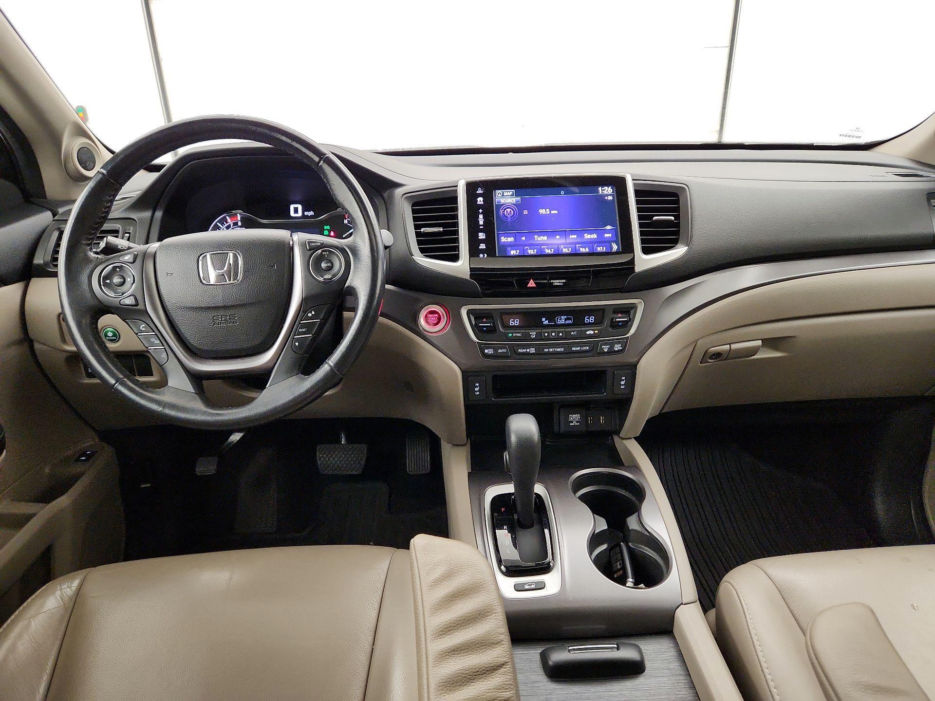 Thumbnail: 2017 Honda Pilot - 9