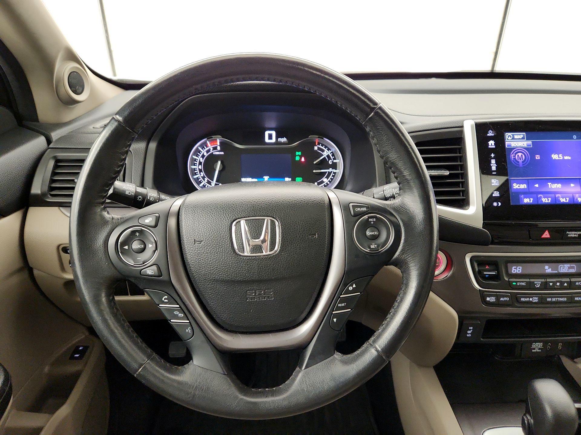 Thumbnail: 2017 Honda Pilot - 10