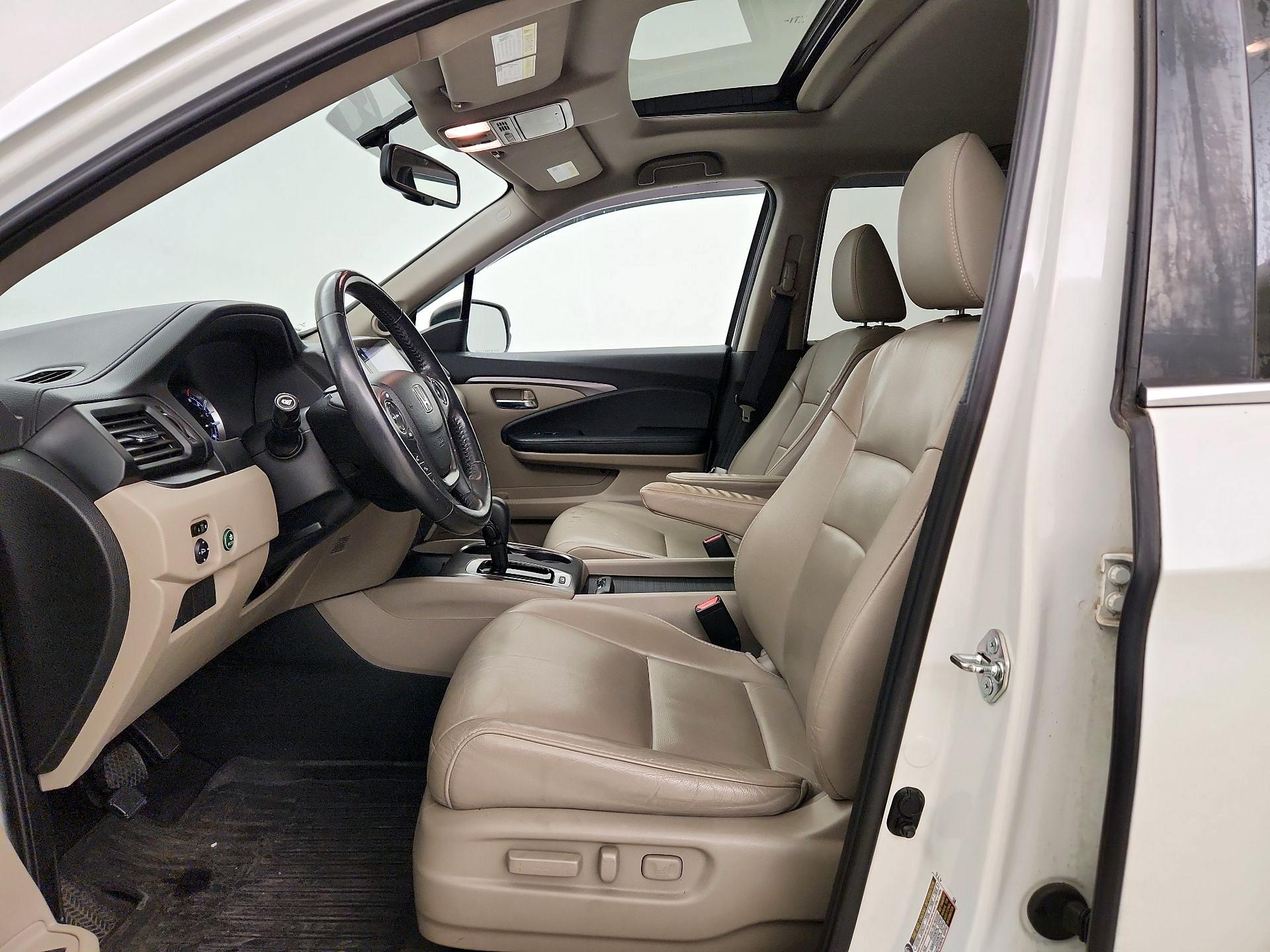 Thumbnail: 2017 Honda Pilot - 11