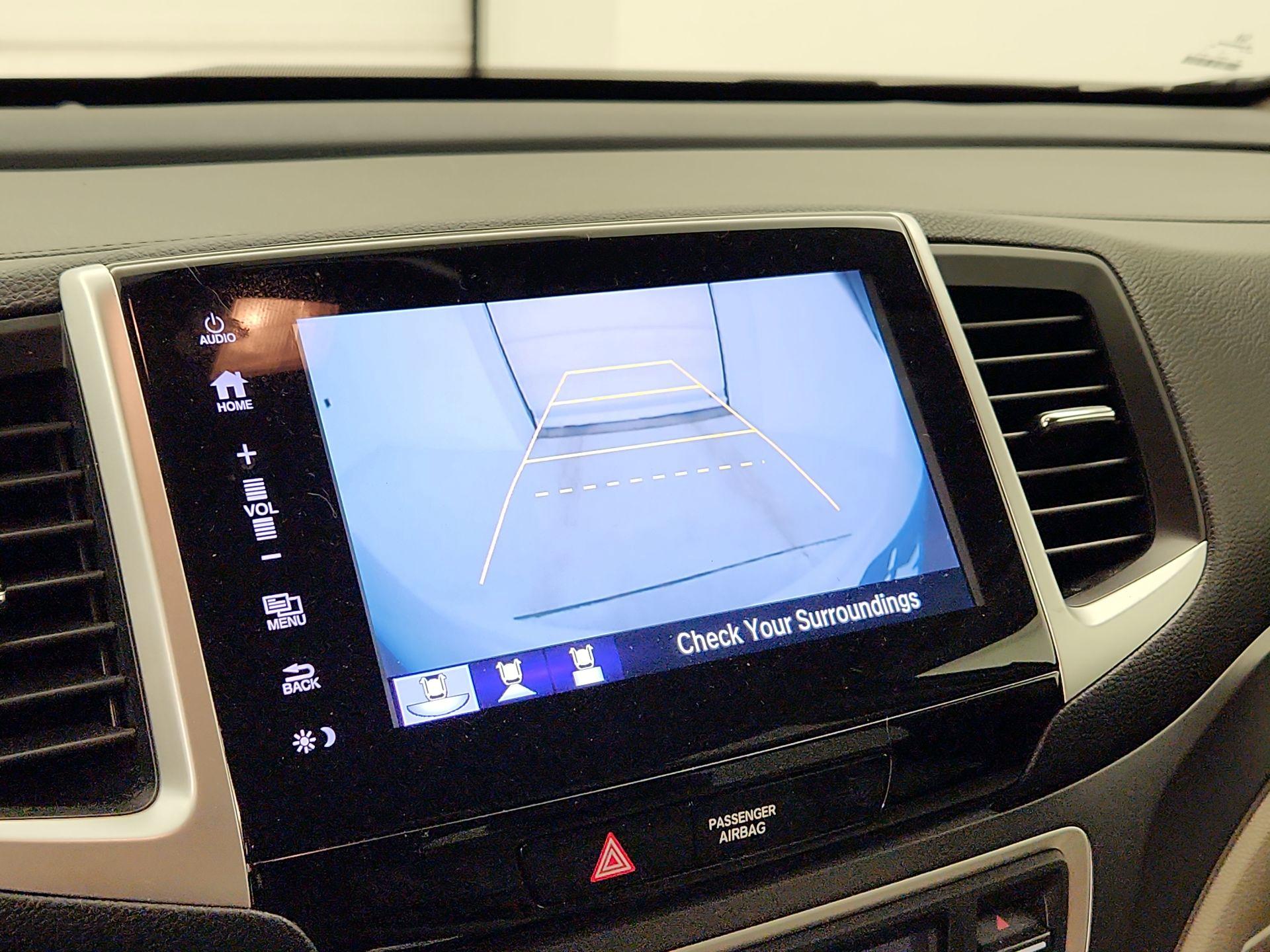 Thumbnail: 2017 Honda Pilot - 14