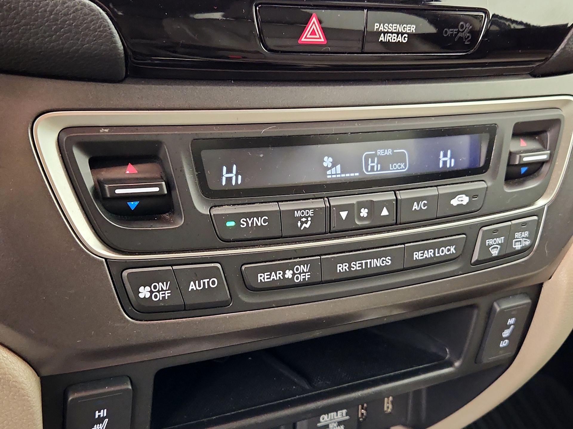 Thumbnail: 2017 Honda Pilot - 16