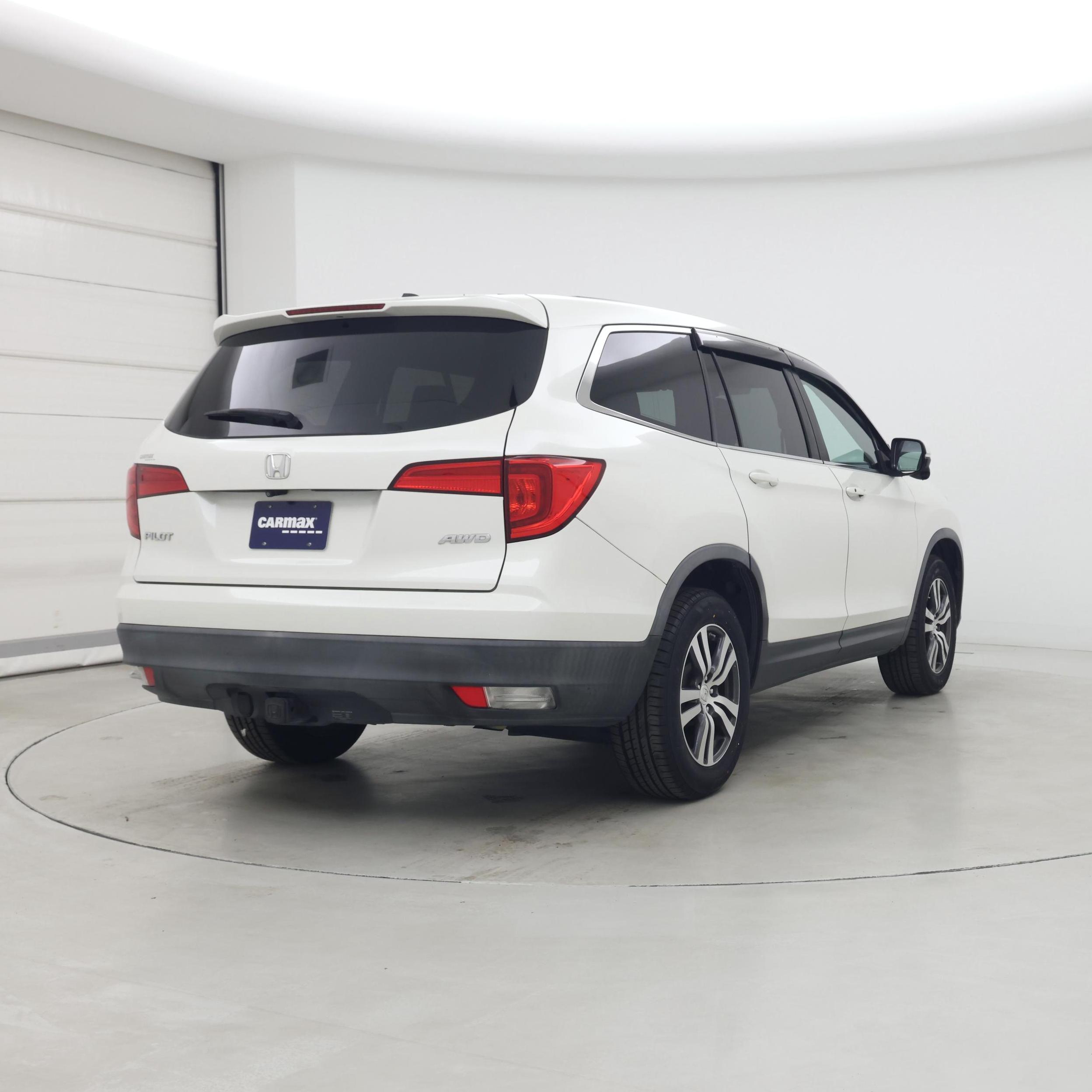 Thumbnail: 2017 Honda Pilot - 8