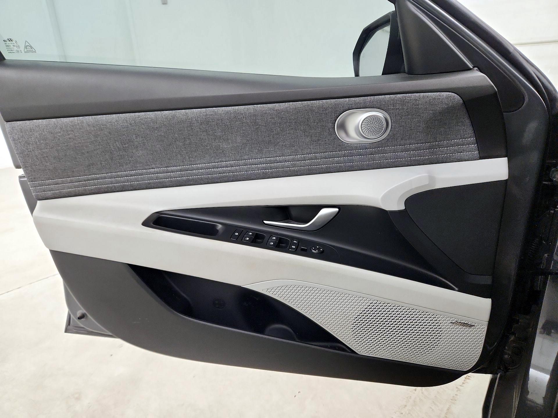 Thumbnail: 2023 Hyundai Elantra - 12