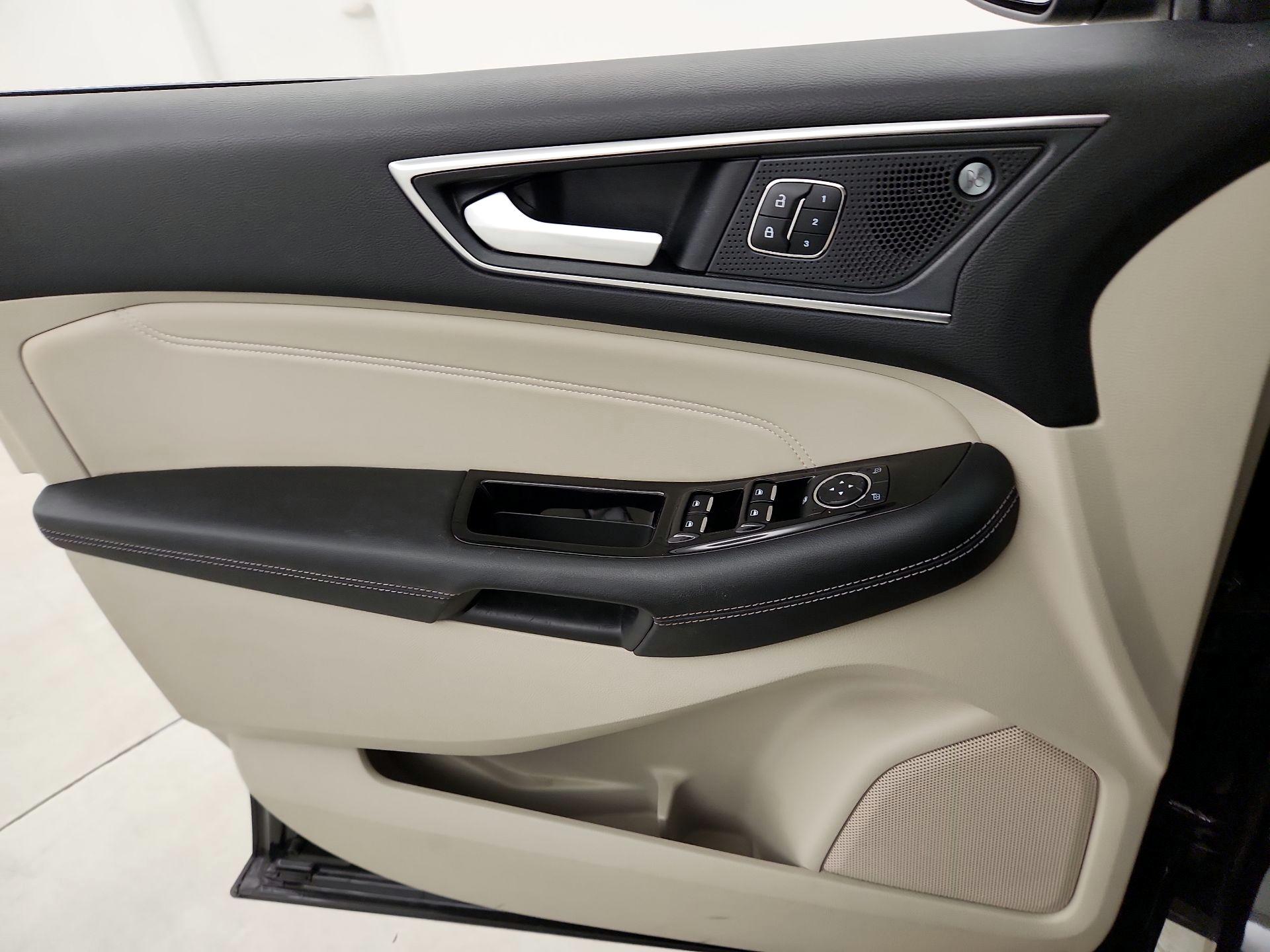 Thumbnail: 2020 Ford Edge - 12