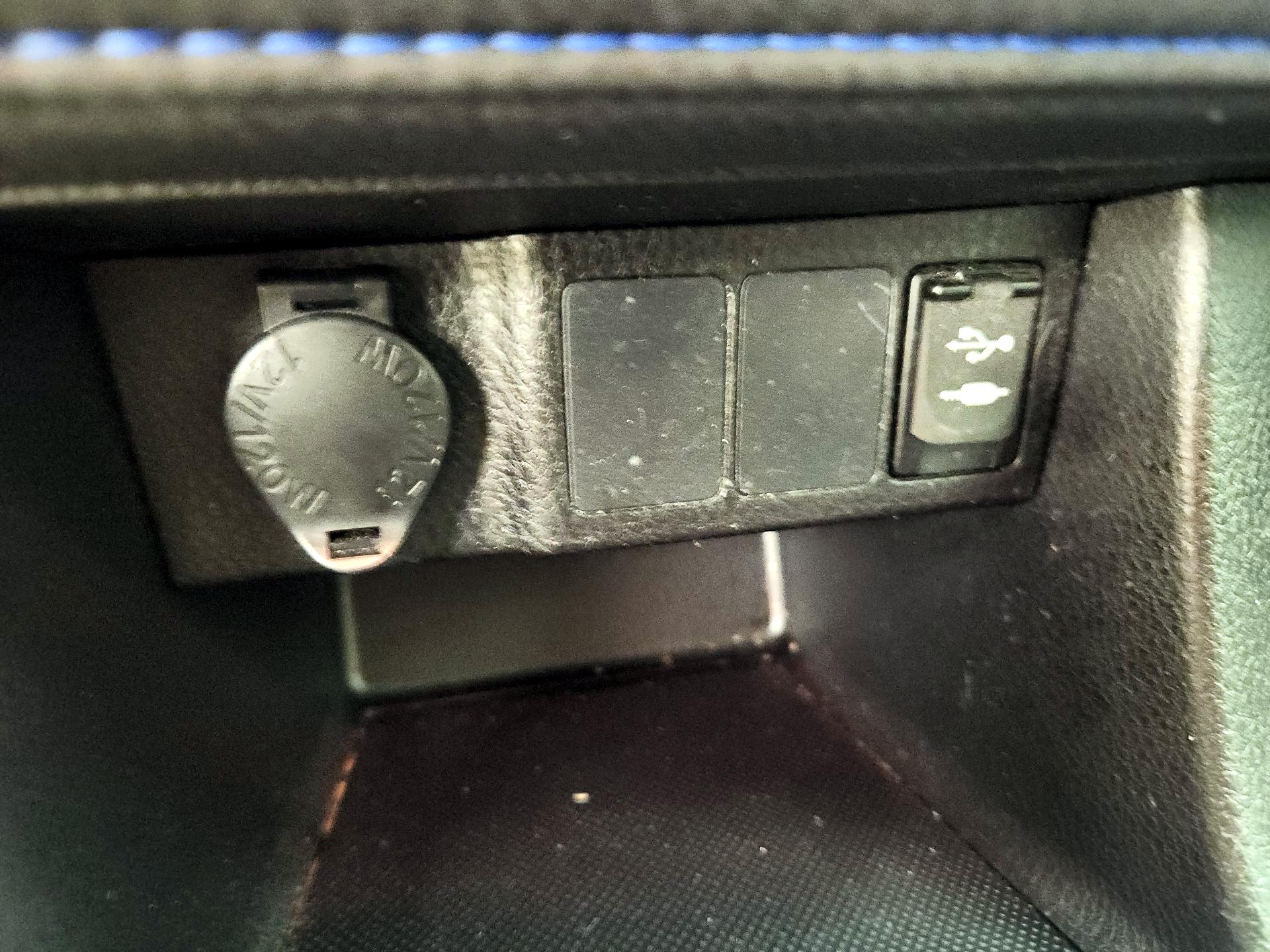 Thumbnail: 2017 Toyota Corolla - 18