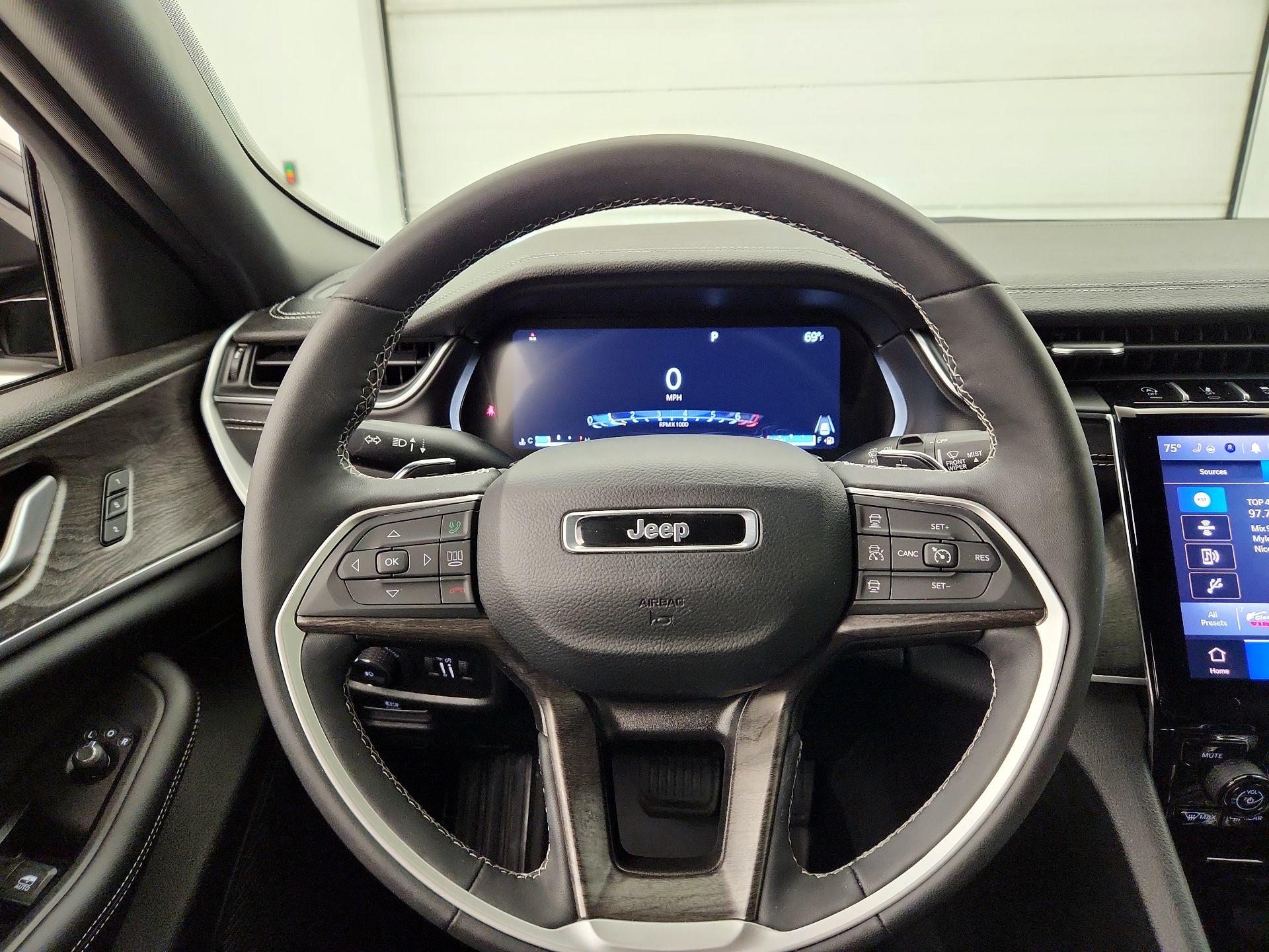 Thumbnail: 2024 Jeep Grand Cherokee - 10