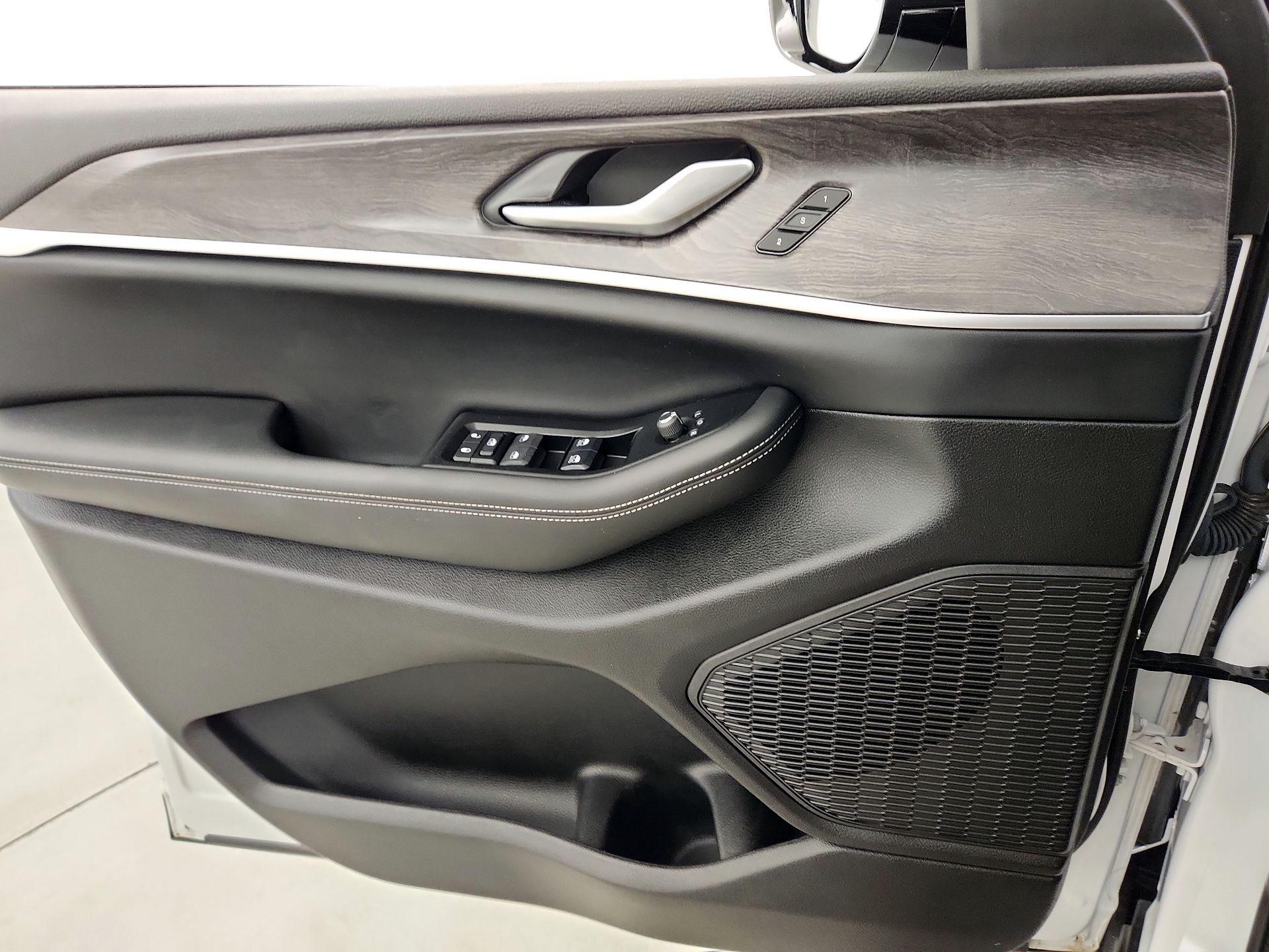 Thumbnail: 2024 Jeep Grand Cherokee - 12