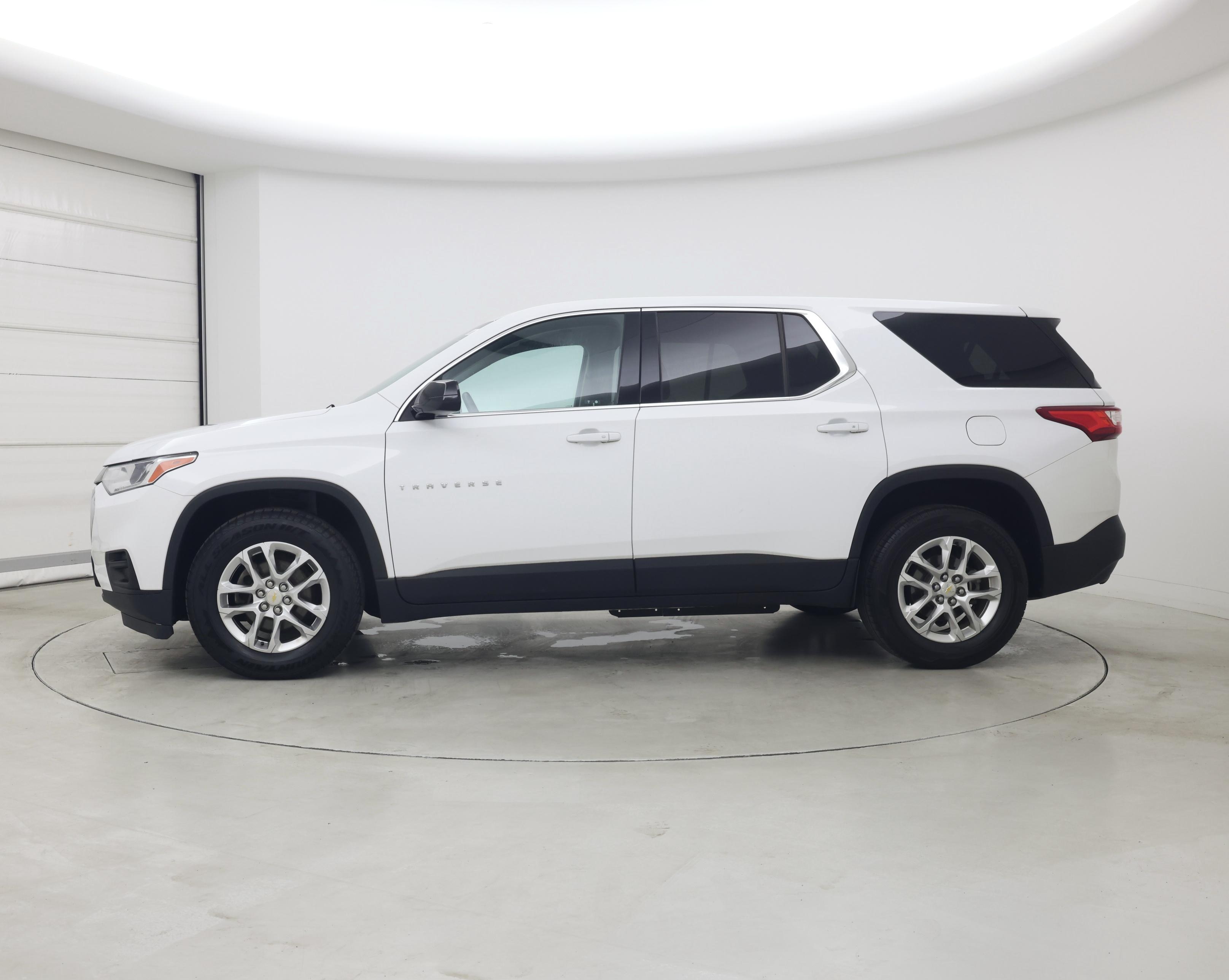 Thumbnail: 2019 Chevrolet Traverse - 3