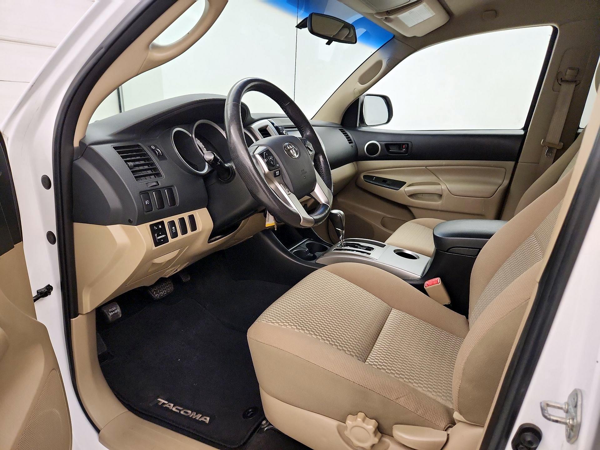 Thumbnail: 2015 Toyota Tacoma - 11