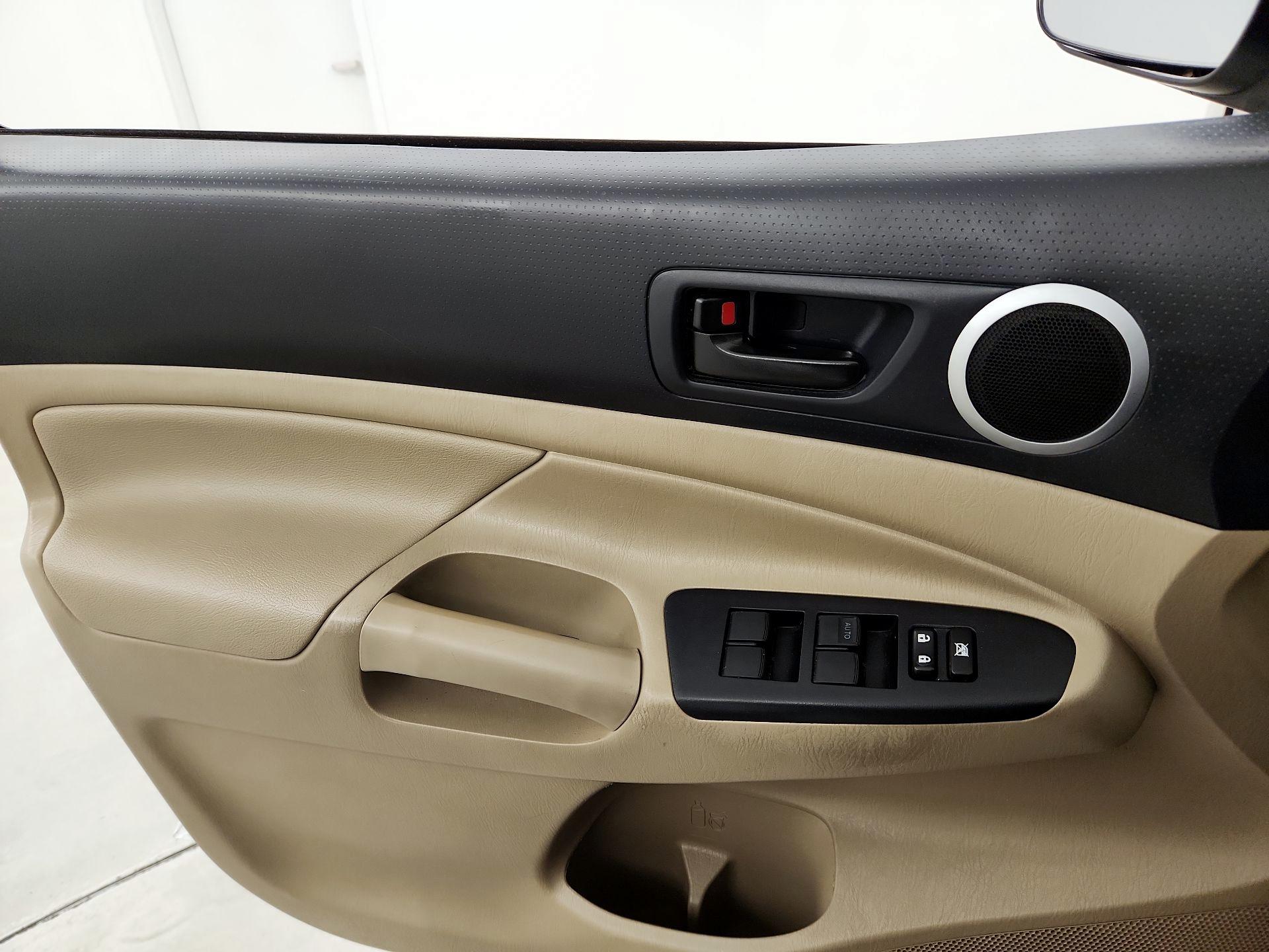 Thumbnail: 2015 Toyota Tacoma - 12